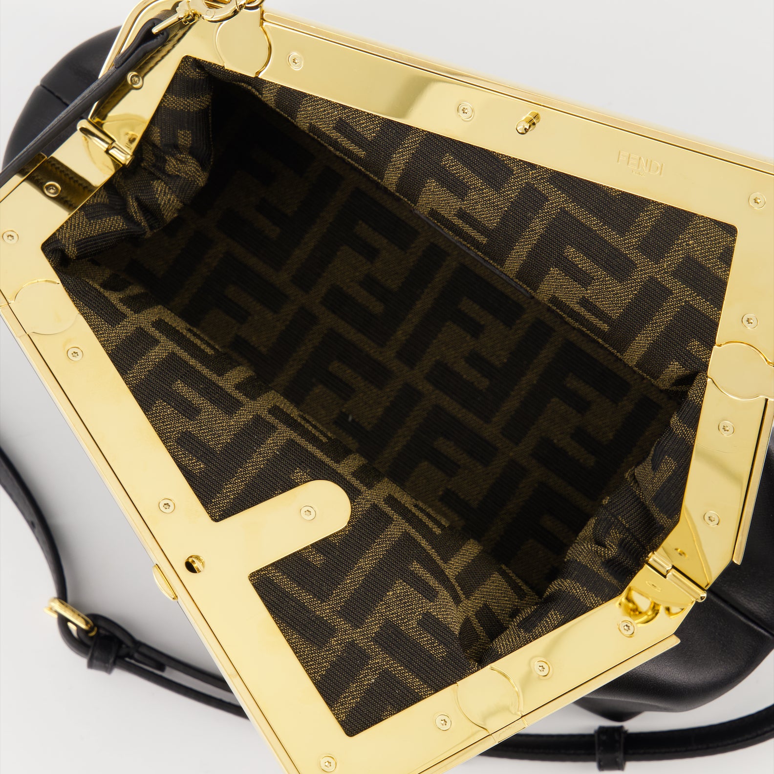 クロスボディバッグ フェンディのファーストバッグ Fendi 黒 女性