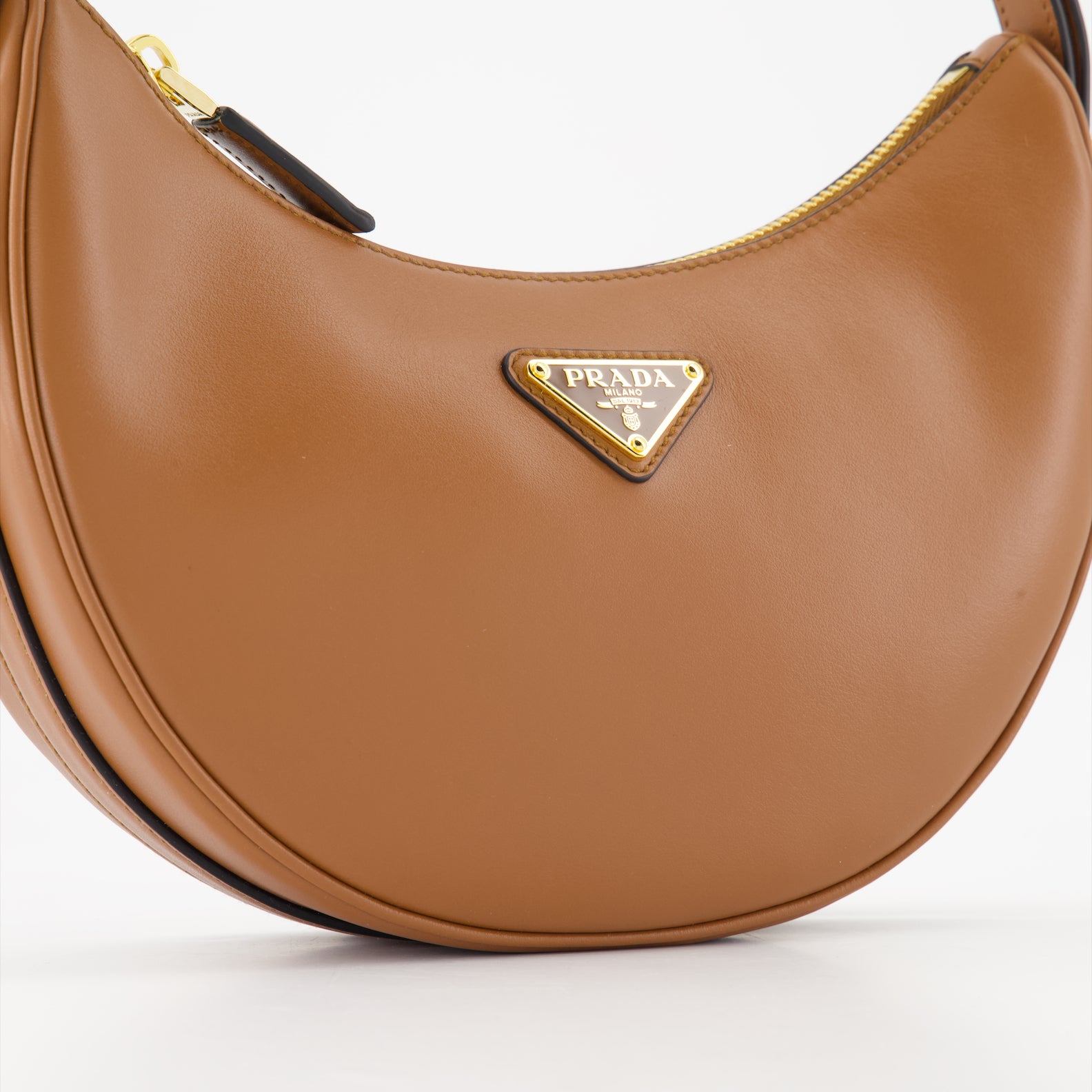 핸드백 및 숄더백 Sac Arqué en cuir Prada 갈색 Femme