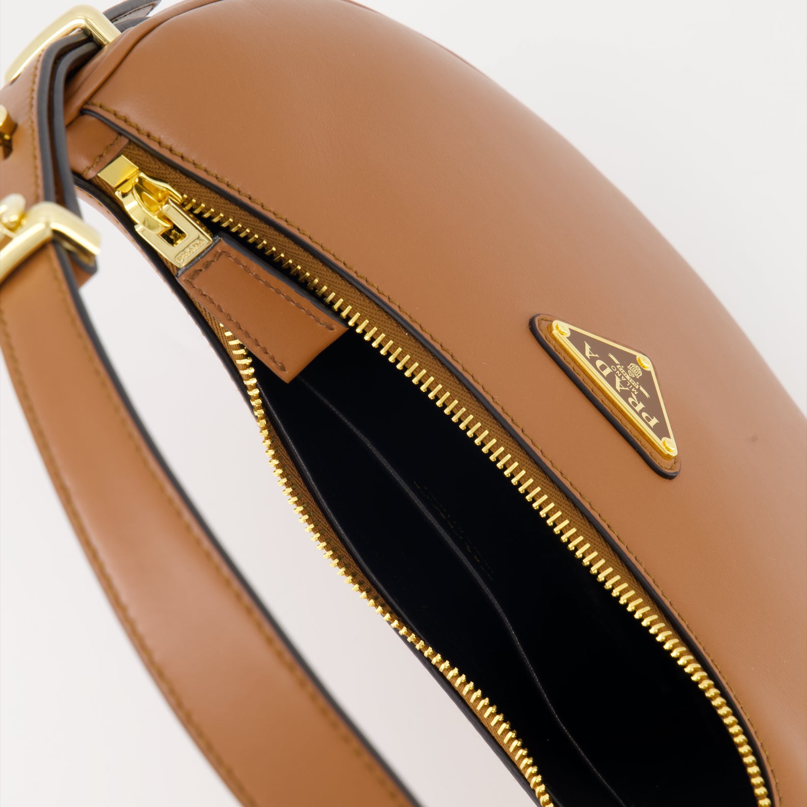 핸드백 및 숄더백 Sac Arqué en cuir Prada 갈색 Femme