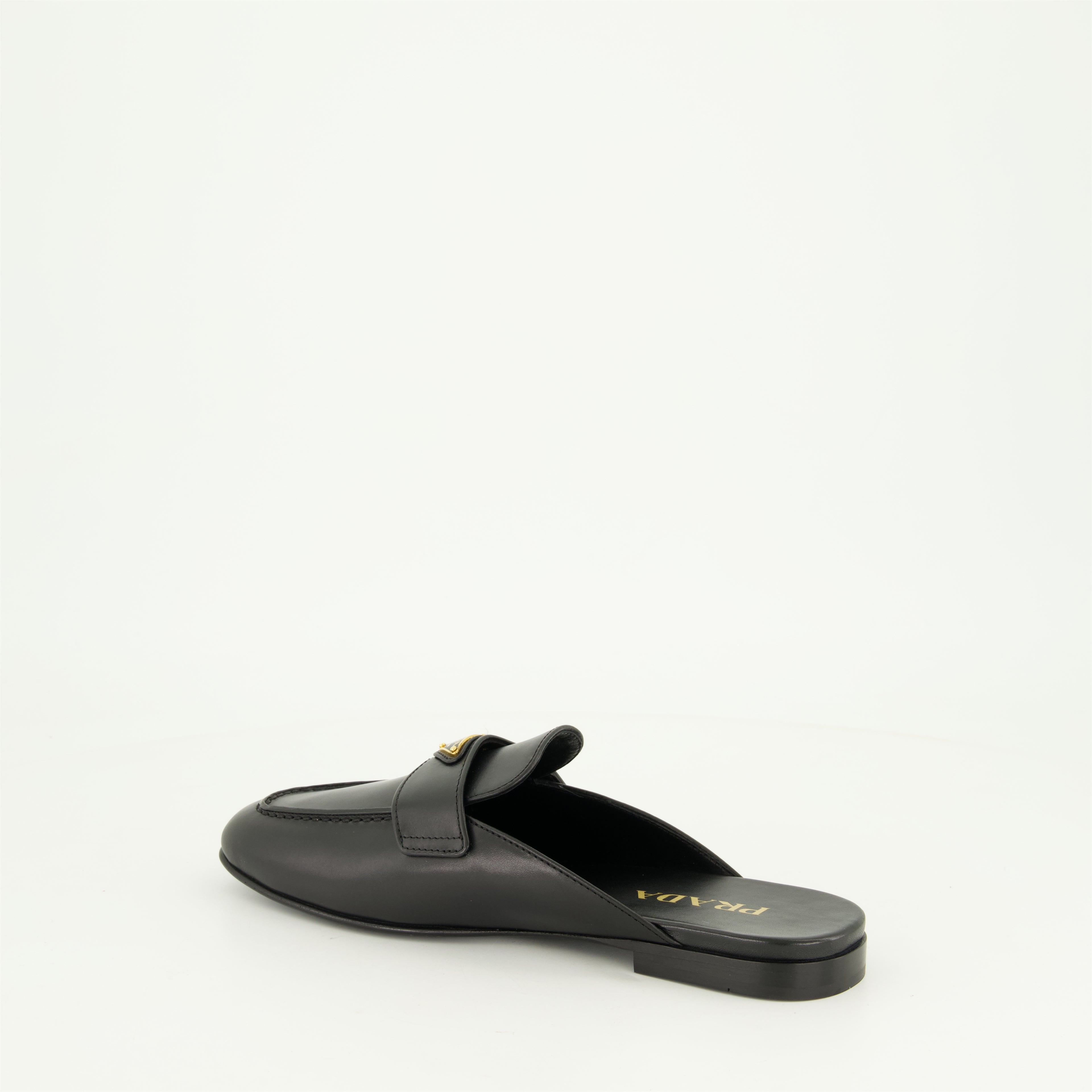 Chaussures ouvertes Mules en cuir Prada Noir Femme
