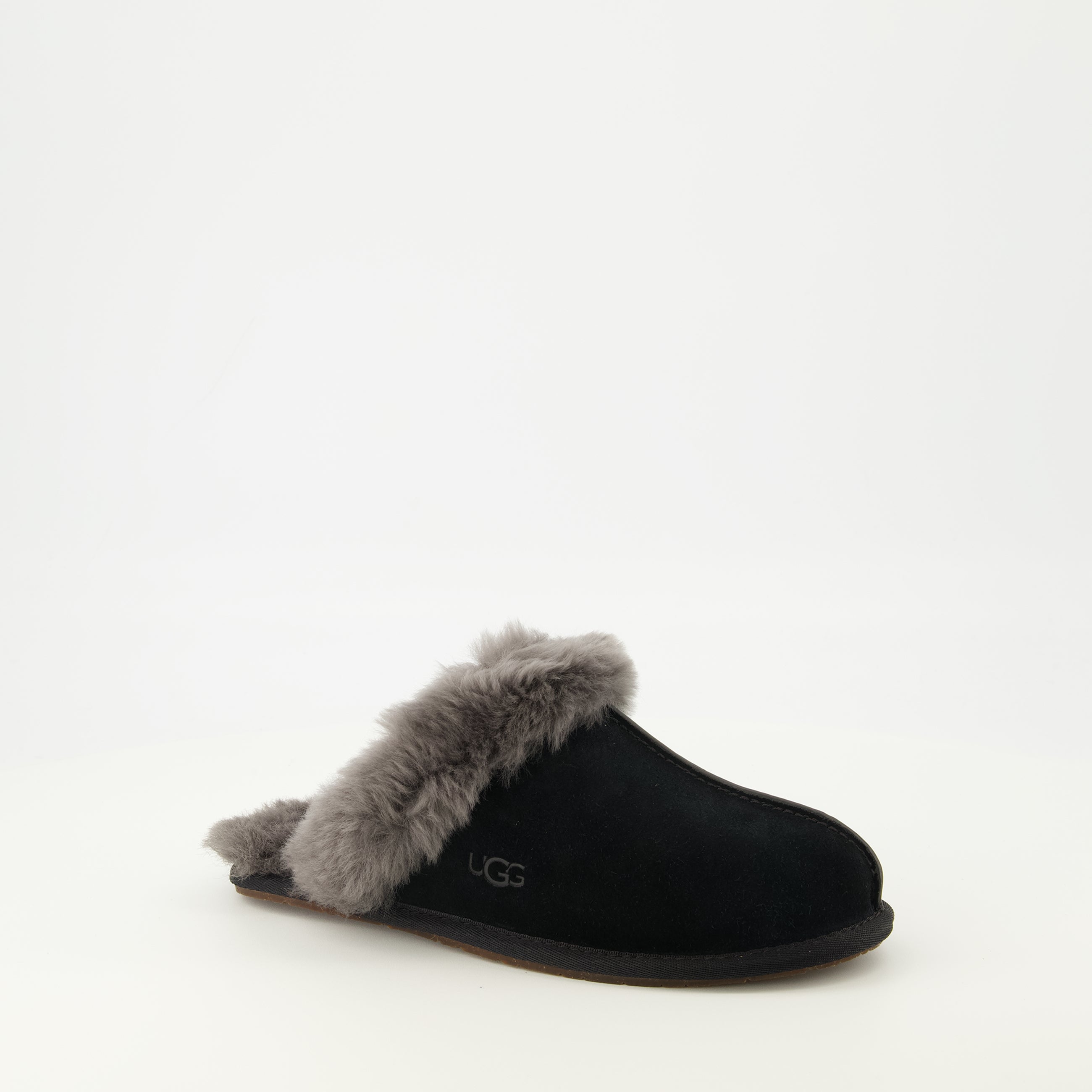 Image de l'article Chaussons Scuffette II noir de la marque Ugg pour Unisex - Saison Printemps-Été 2026 - Vue de Dos