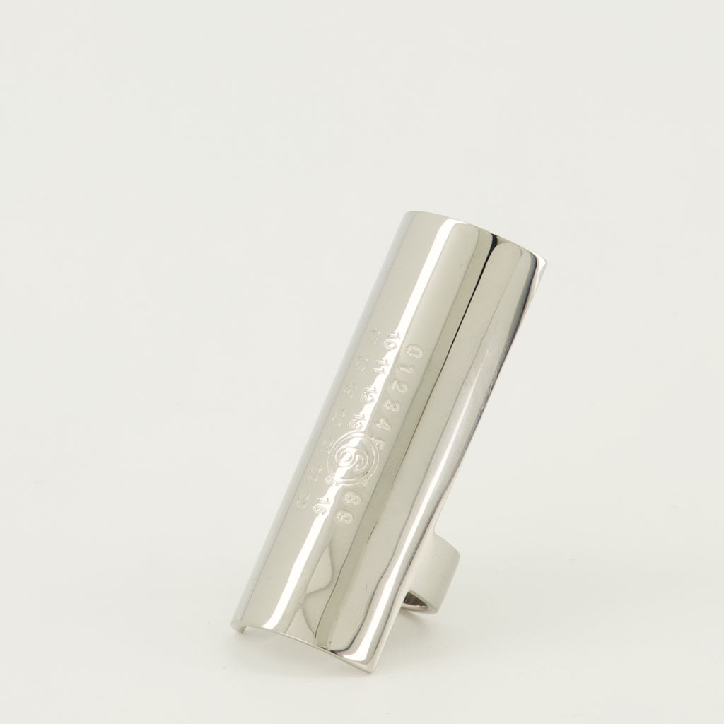 Image de l'article Bague Large Numeric de la marque Mm6 pour Femme - Saison Automne-Hiver 2025 - Vue détaillée_2