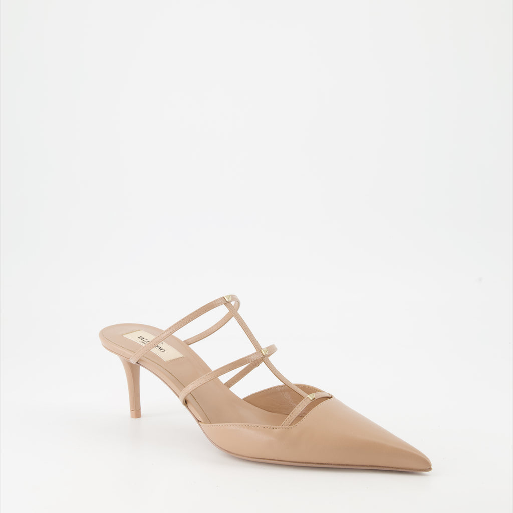 オープントゥシューズ ロックスタッズ ウィスピー レザー ミュール Valentino Garavani ベージュ 女性