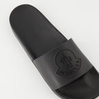 Immagine delle infradito nere con logo Moncler per uomo - Collezione Primavera-Estate 2026 - Vista posteriore