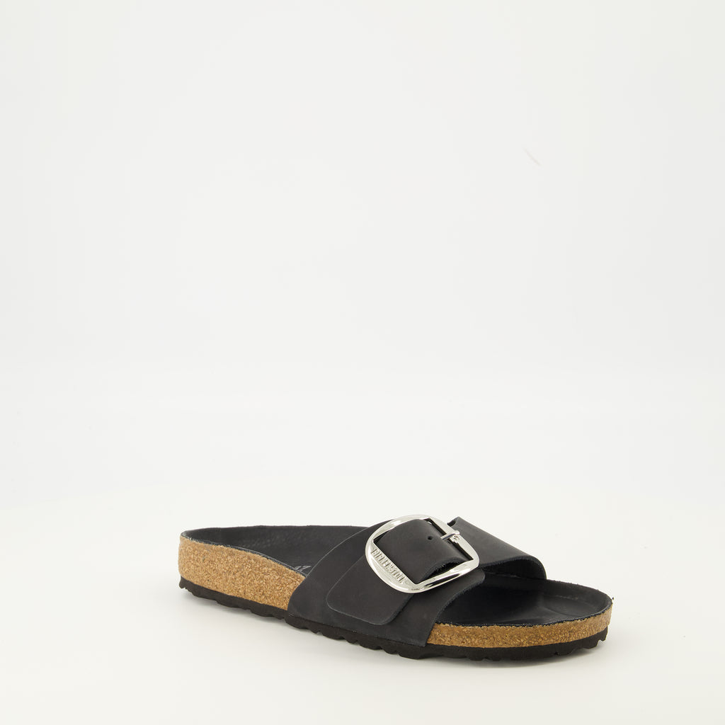 Image de l'article Sandales Madrid Big Buckle de la marque Birkenstock pour Femme - Saison Automne-Hiver 2025 - Vue trois quarts avant droite