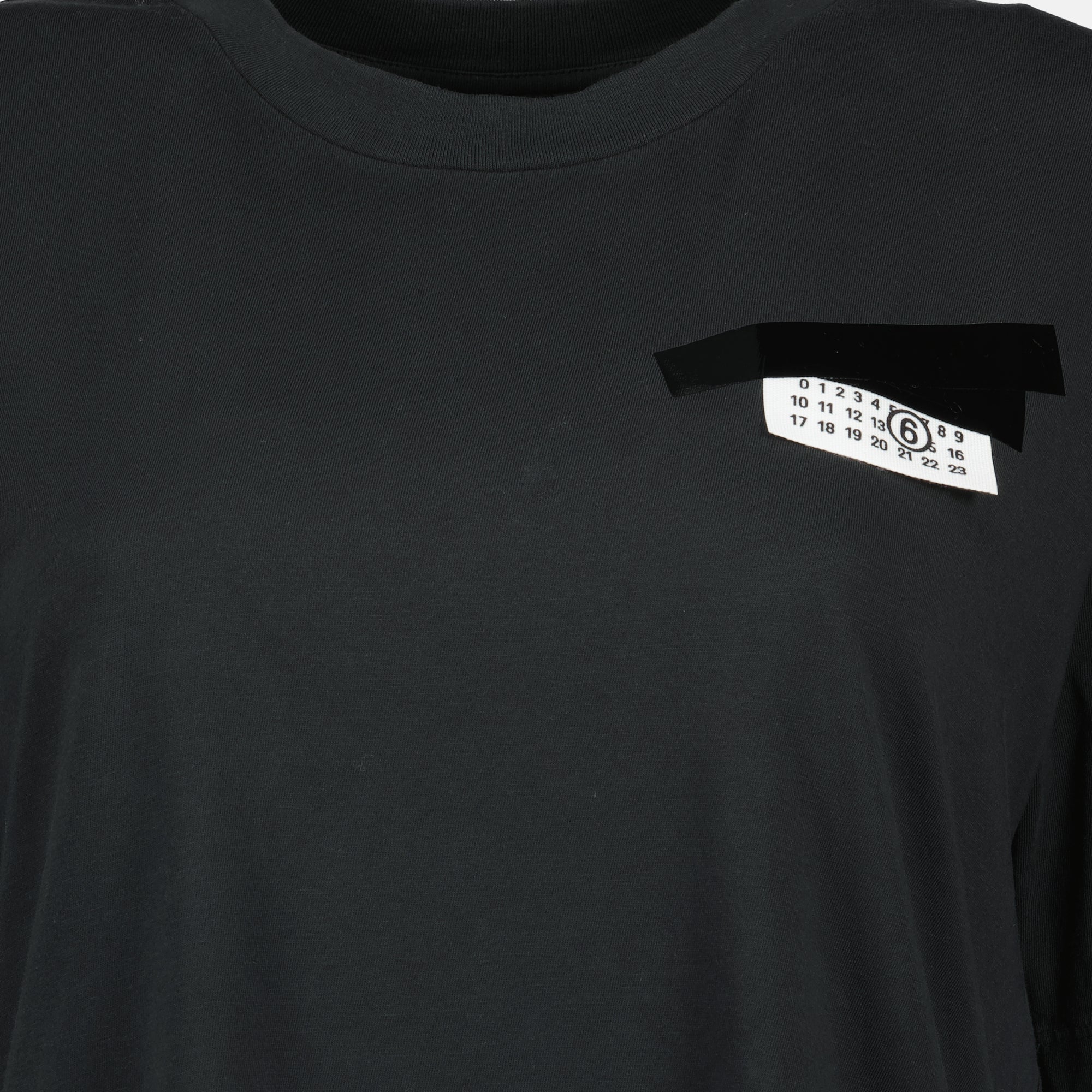 Image de l'article T-shirt noir de la marque Mm6 pour Femme - Saison Automne-Hiver 2025 - Vue détaillée_5