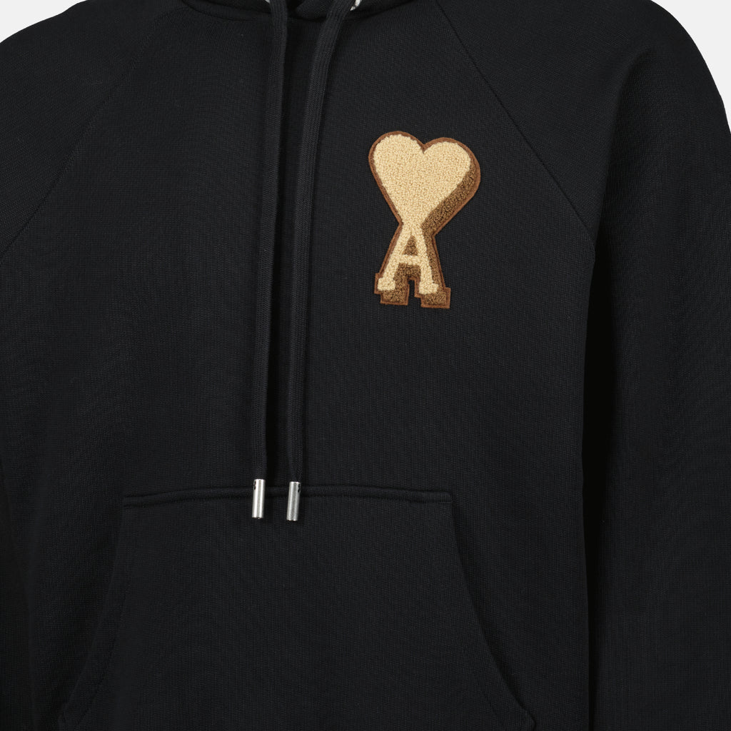 Bild des Kapuzenpullovers mit Logo-Patch der Marke Ami PARIS für Unisex - Herbst-Winter 2025 - Detailansicht_2