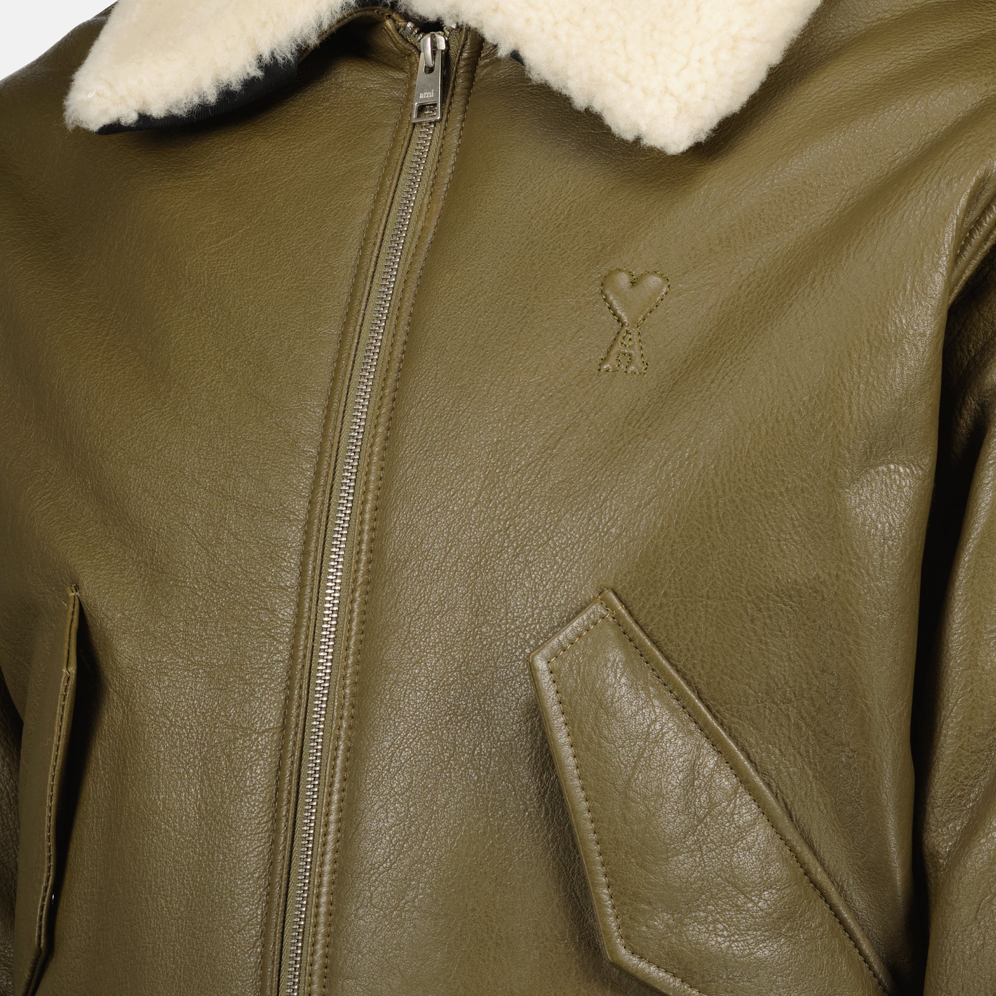 Bild des Herrenlederjacke von Ami PARIS - Herbst-Winter 2025 - Detaillierte Ansicht 2