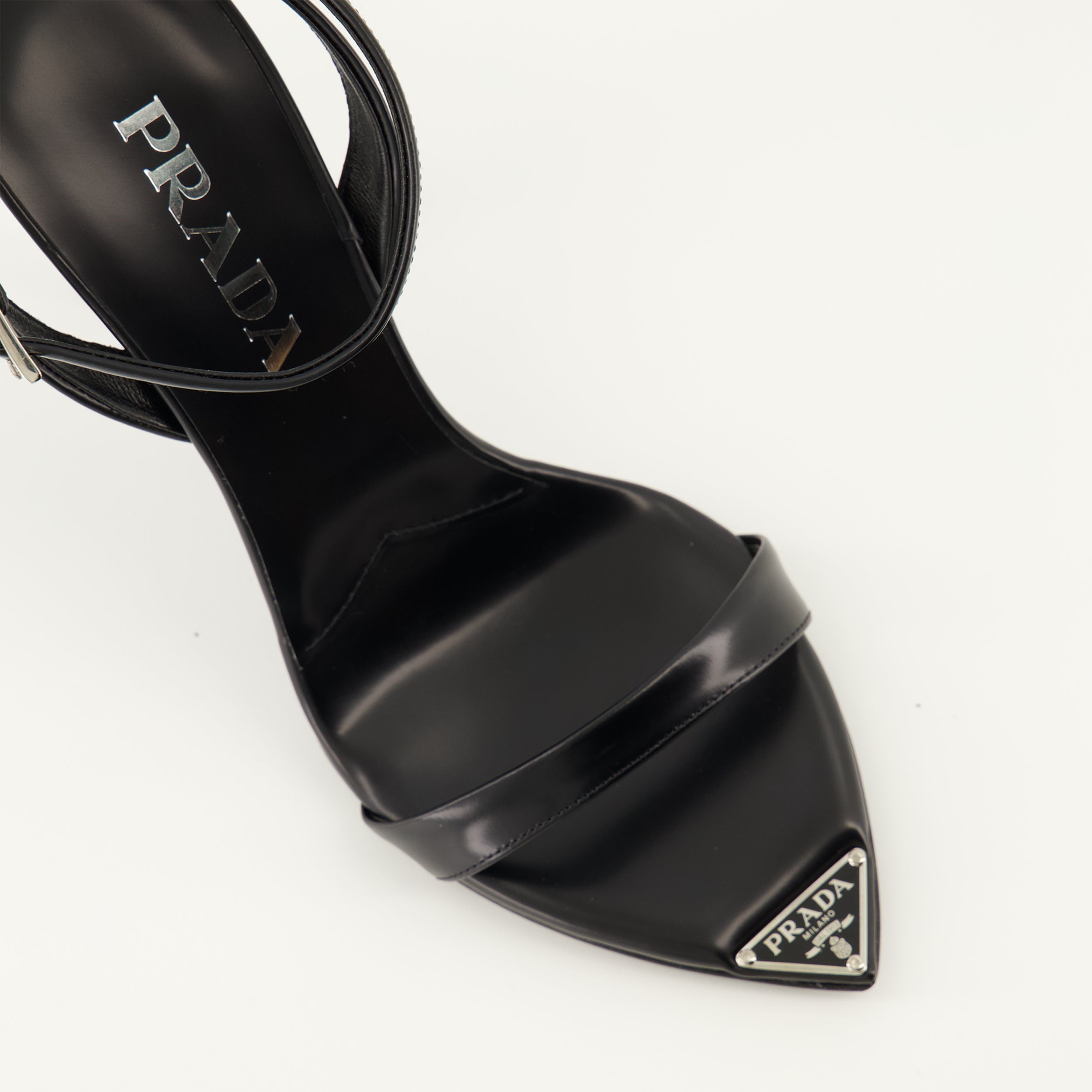 Image de l'article Sandales à talon de la marque Prada pour Femme - Saison Automne-Hiver 2025 - Vue arrière