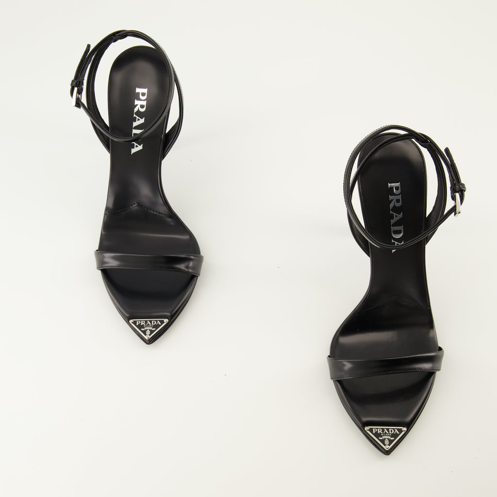 Bild der Prada Damen-Absatzsandalen - Herbst-Winter 2025 - Draufsicht auf das Paar Schuhe