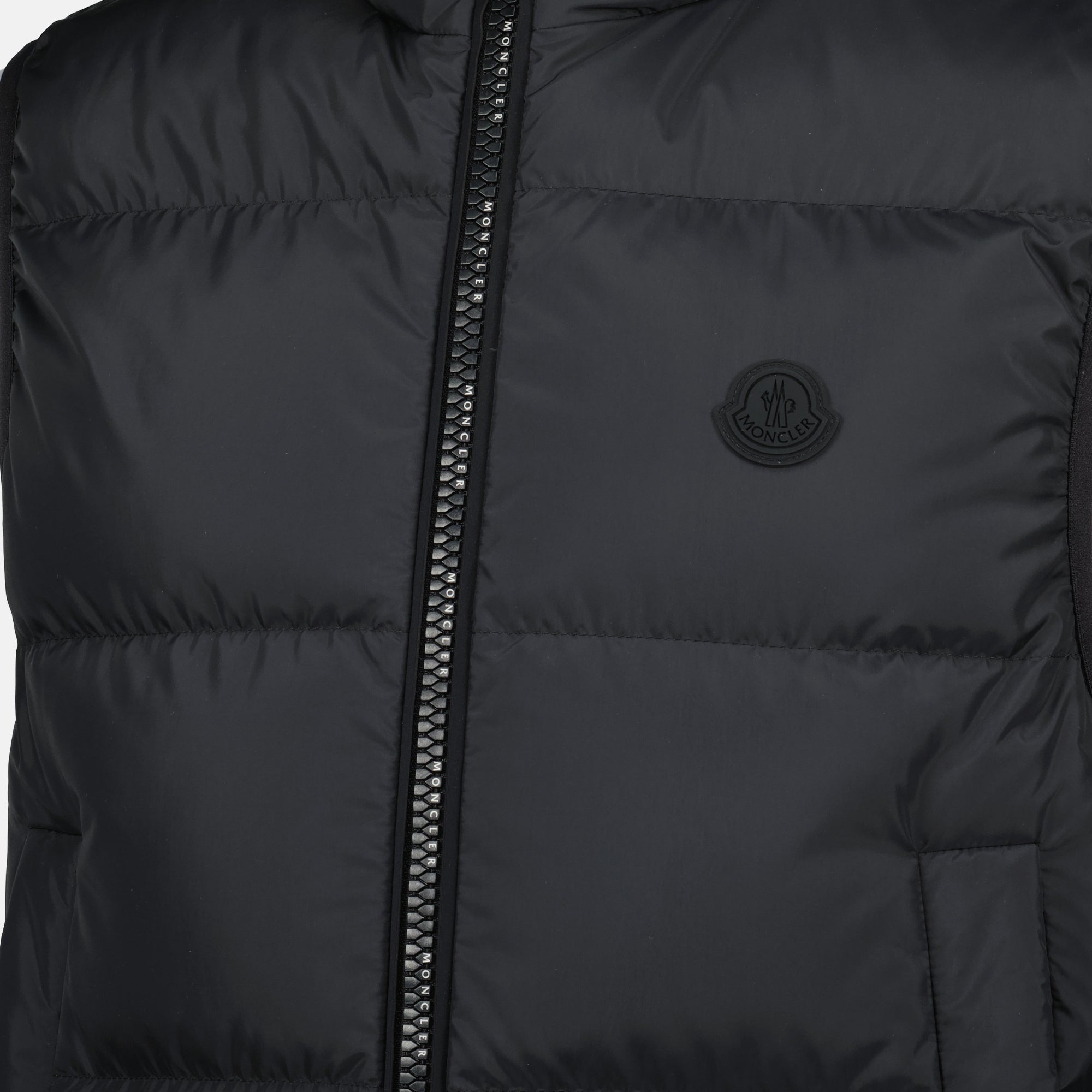 Image de l'article Doudoune Gabas sans manches de la marque Moncler pour Homme - Saison Automne-Hiver 2025 - Vue détaillée_1