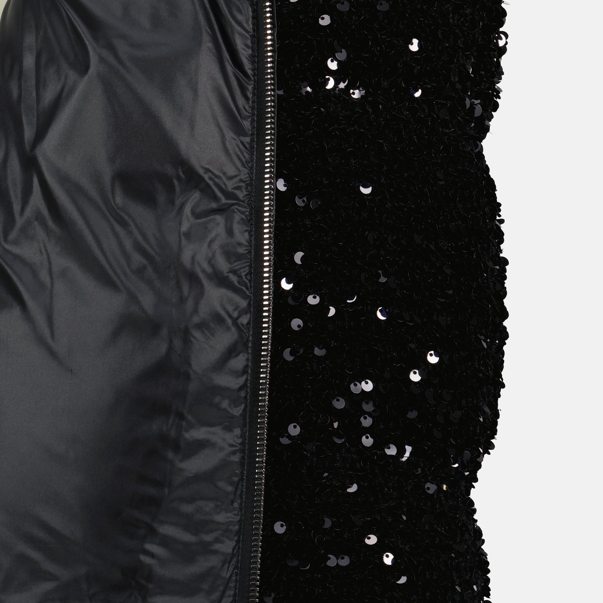 Image de l'article Doudoune Louvi à sequins de la marque Moncler pour Femme - Saison Automne-Hiver 2025 - Vue détaillée_3