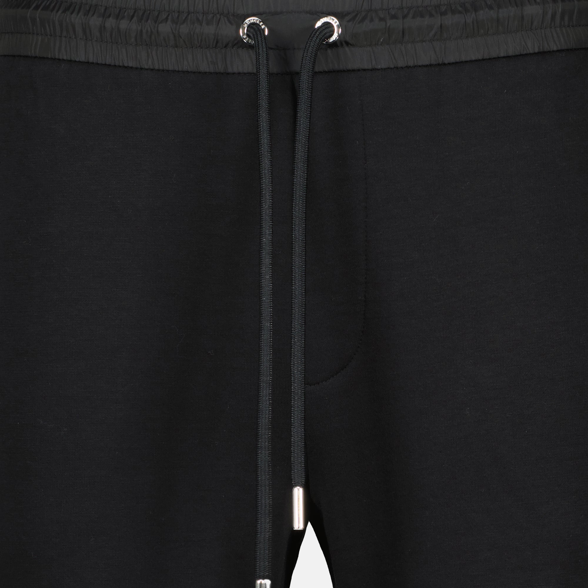 Image of the Moncler men's jogging pants article - Autumn-Winter 2025 season - Detailed View 6