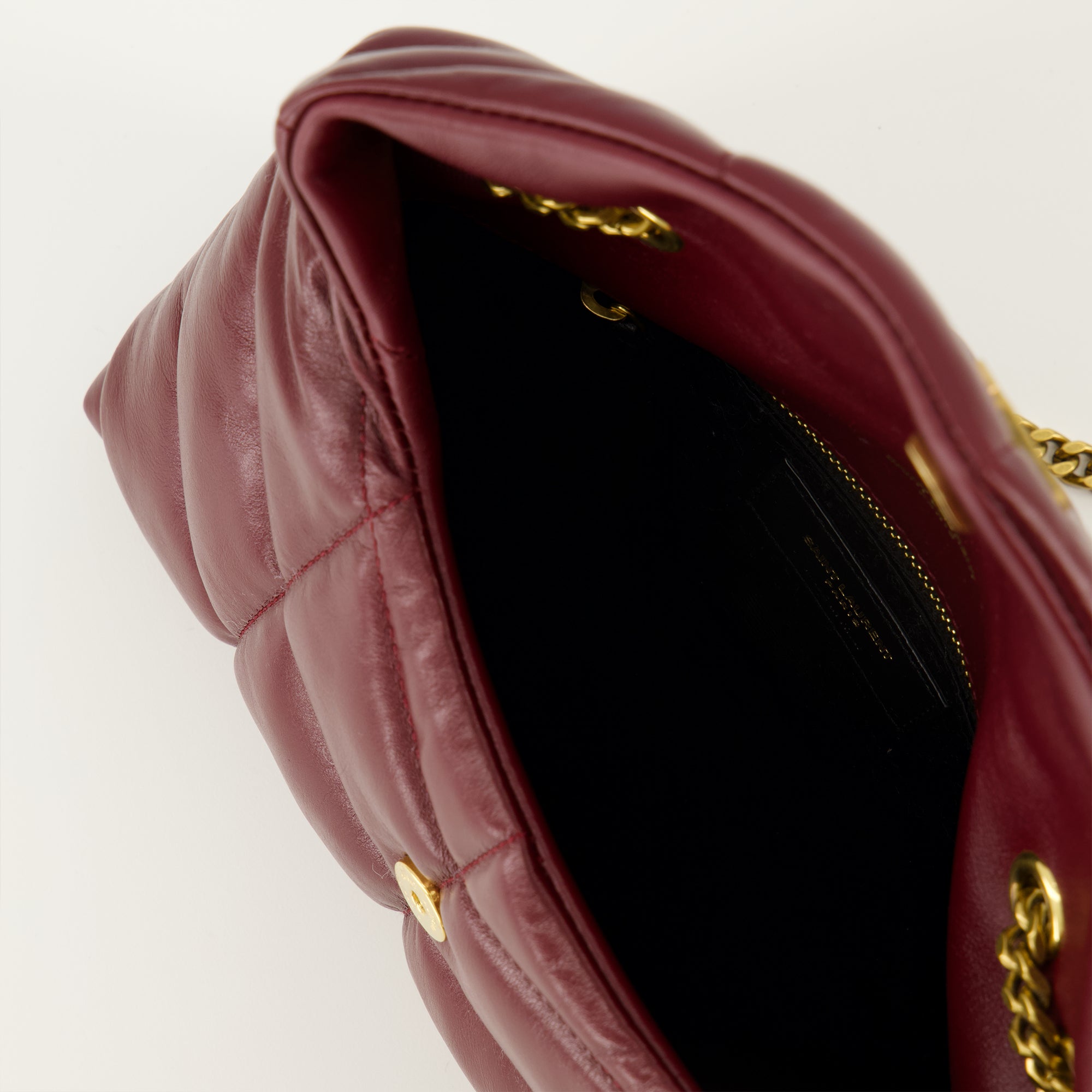Immagine della borsa Loulou Puffer lucida di Saint Laurent per donna - Stagione Autunno-Inverno 2025 - Vista dettagliata_3