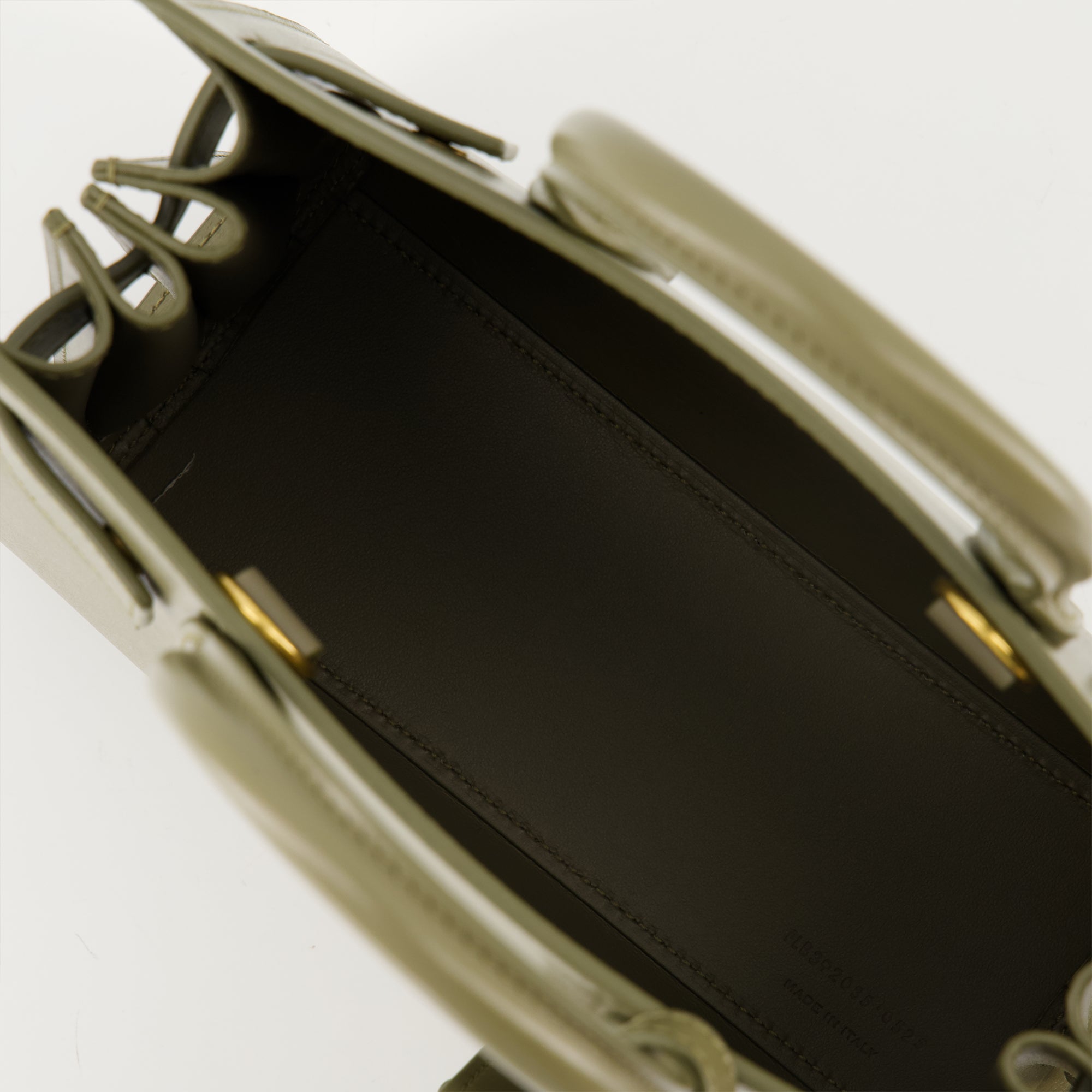 Image de l'article Sac de jour nano de la marque Saint Laurent pour Femme - Saison Automne-Hiver 2025 - Vue détaillée_2