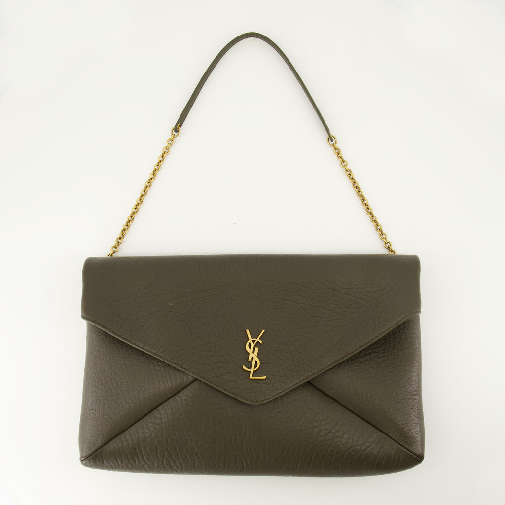 Image de l'article Pochette Cassandre XXL de la marque Saint Laurent pour Femme - Saison Automne-Hiver 2025 - Vue de Face