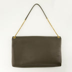 Image de l'article Pochette Cassandre XXL de la marque Saint Laurent pour Femme - Saison Automne-Hiver 2025 - Vue de Dos