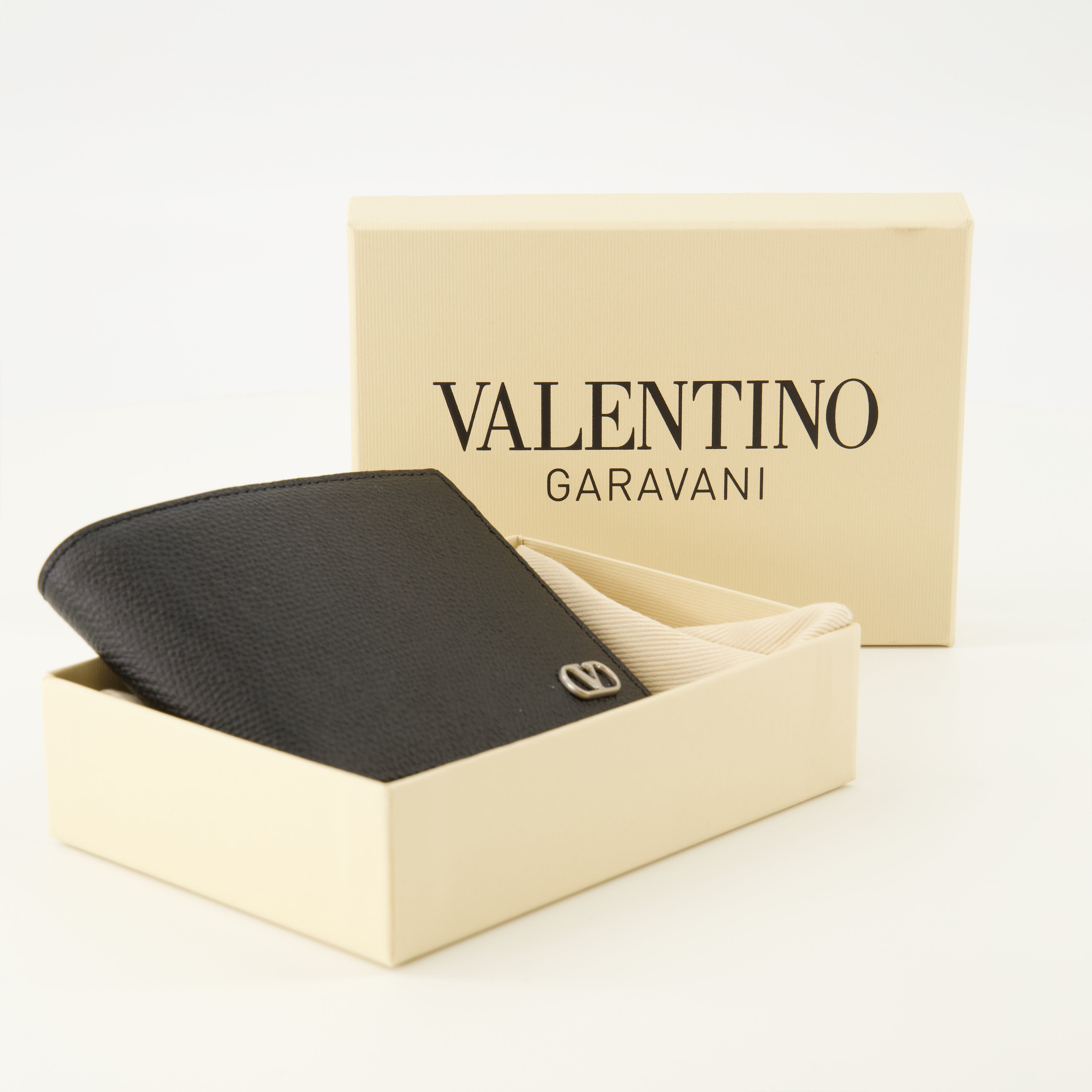Image de l'article Portefeuille Vlogo noir de la marque Valentino Garavani pour Homme - Saison Printemps-Été 2026 - Vue détaillée_3