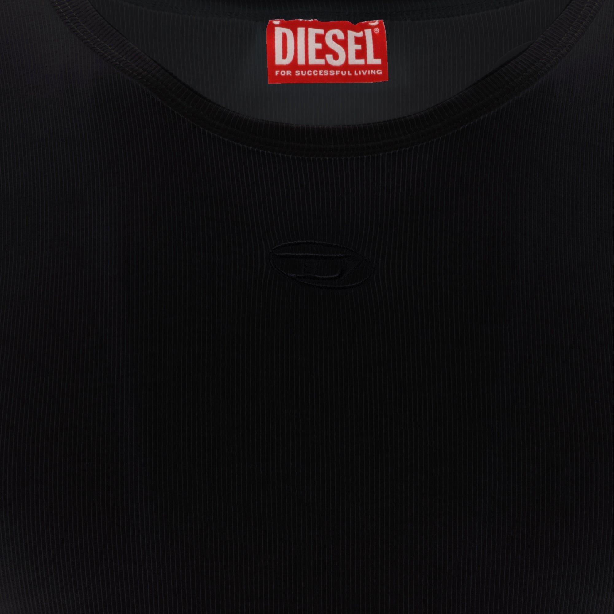 Immagine del canottiera nera a costine del marchio Diesel per uomo - Collezione Autunno-Inverno 2025 - Vista Dettagliata 1