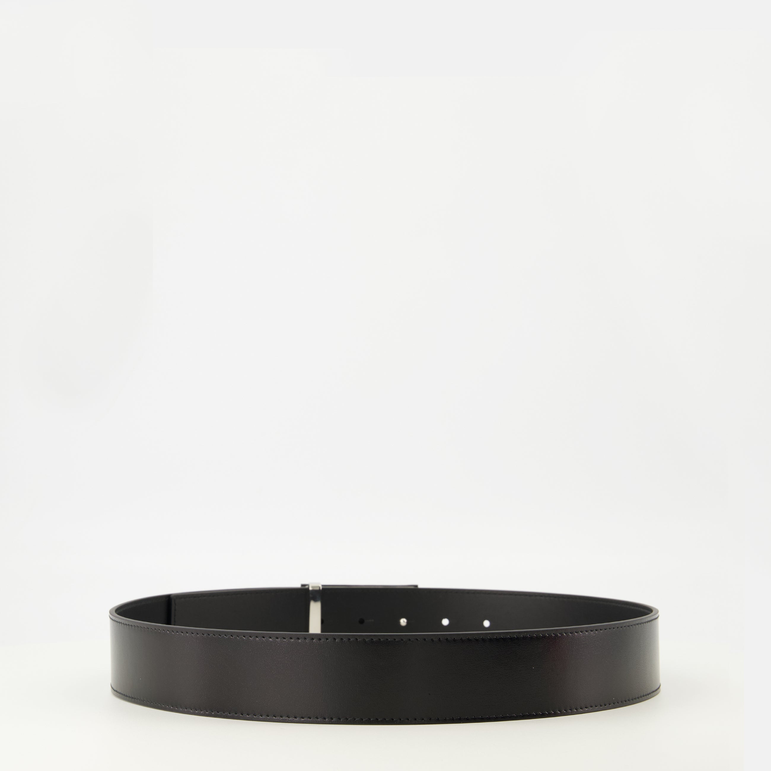 Image de l'article Ceinture en cuir noir de la marque Givenchy pour Homme - Saison Printemps-Été 2026 - Vue de Dos