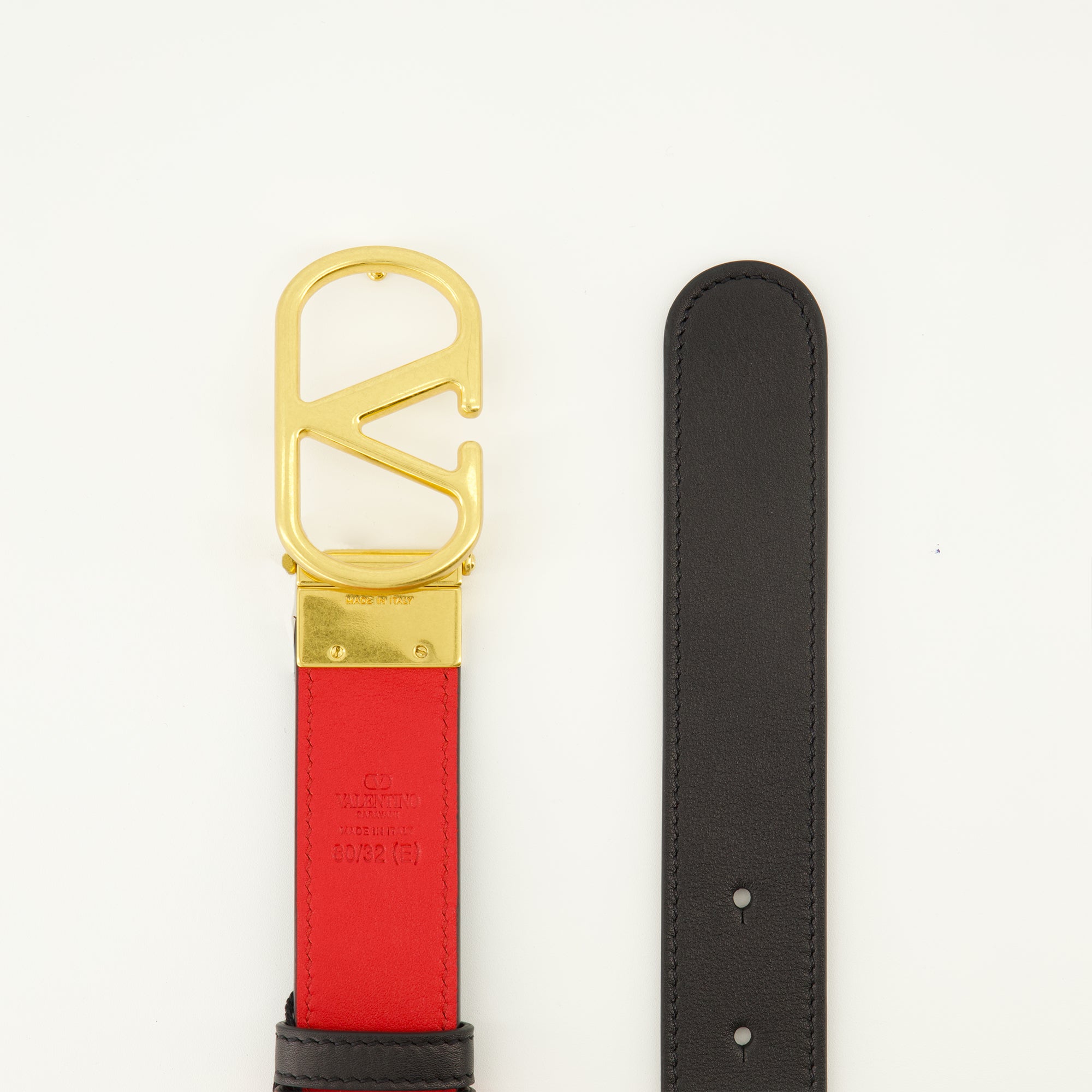 Image de l'article Ceinture réversible noir et rouge 30 mm de la marque Valentino Garavani pour Femme - Saison Printemps-Été 2026 - Vue détaillée_4