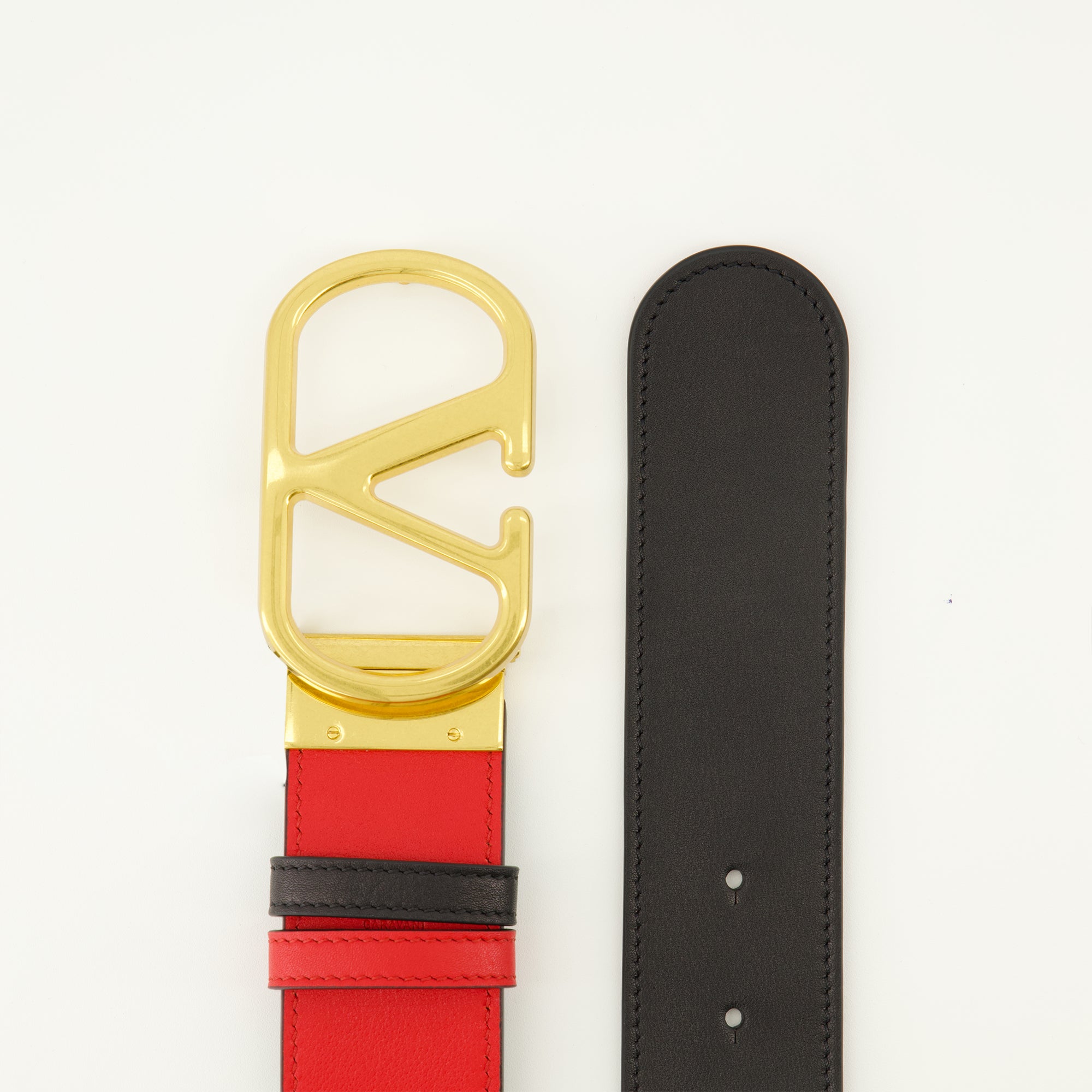 Image de l'article Ceinture réversible noir et rouge 40 mm de la marque Valentino Garavani pour Femme - Saison Printemps-Été 2026 - Vue détaillée_4