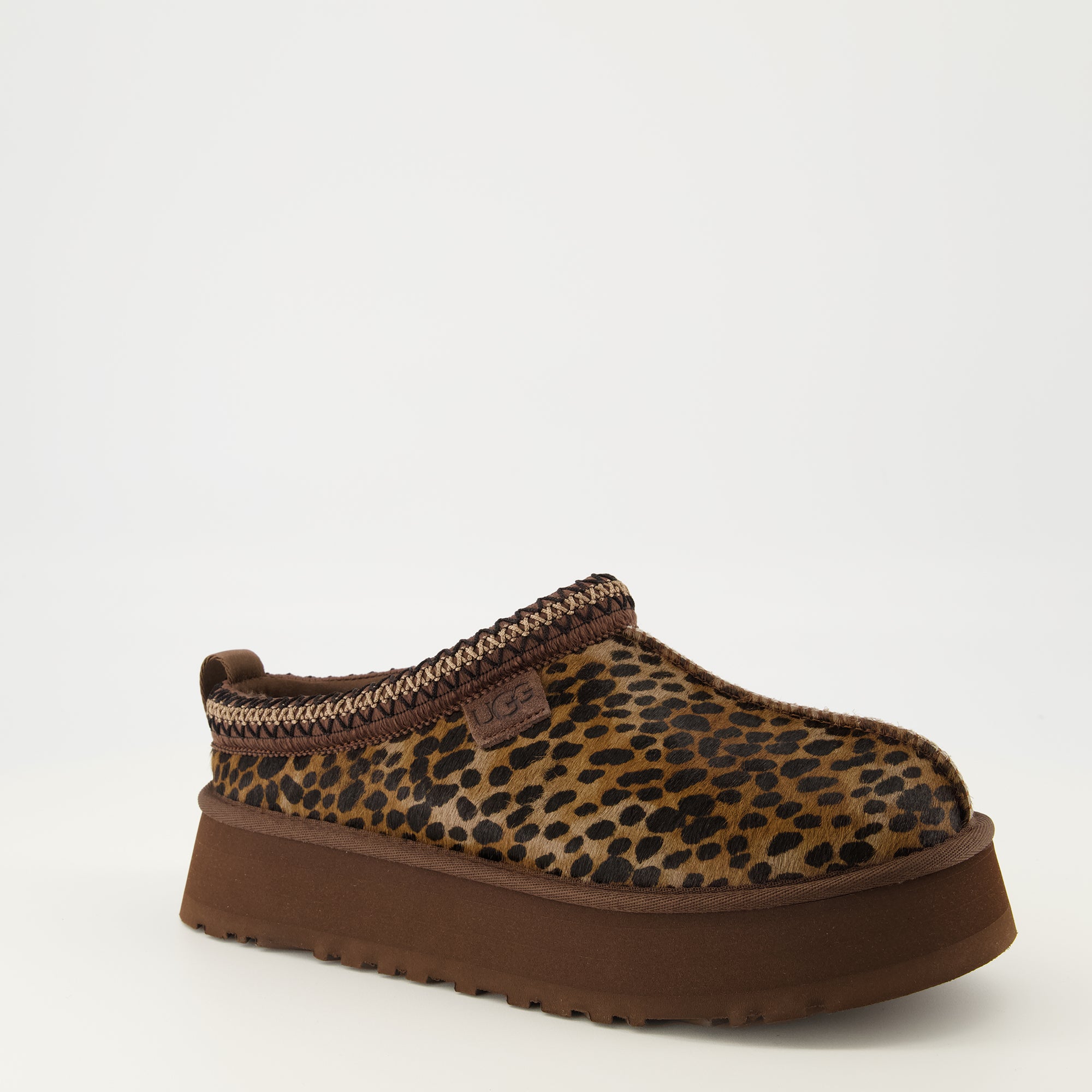 Imagen de las Mules Tazz Caspian de la marca Ugg para Mujer - Temporada Otoño-Invierno 2025 - Vista tres cuartos frontal derecha