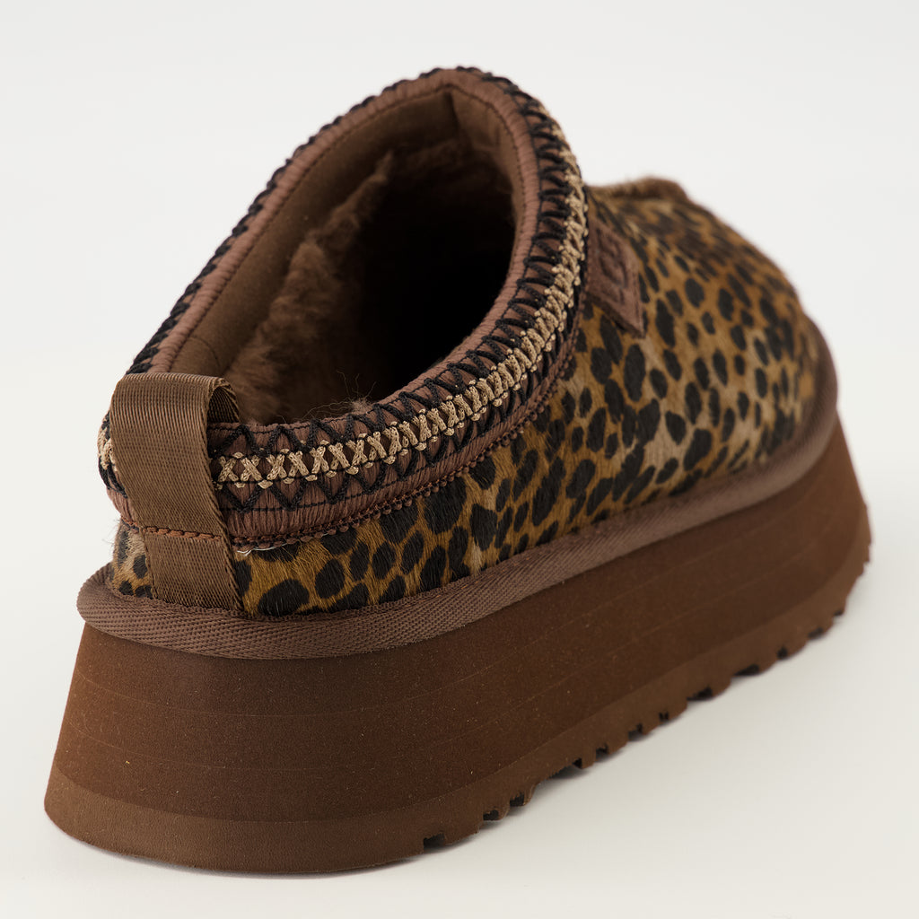 Imagen de las Mules Tazz Caspian de la marca Ugg para Mujer - Temporada Otoño-Invierno 2025 - Vista trasera