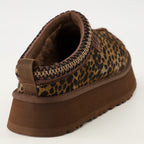 Imagen de las Mules Tazz Caspian de la marca Ugg para Mujer - Temporada Otoño-Invierno 2025 - Vista trasera
