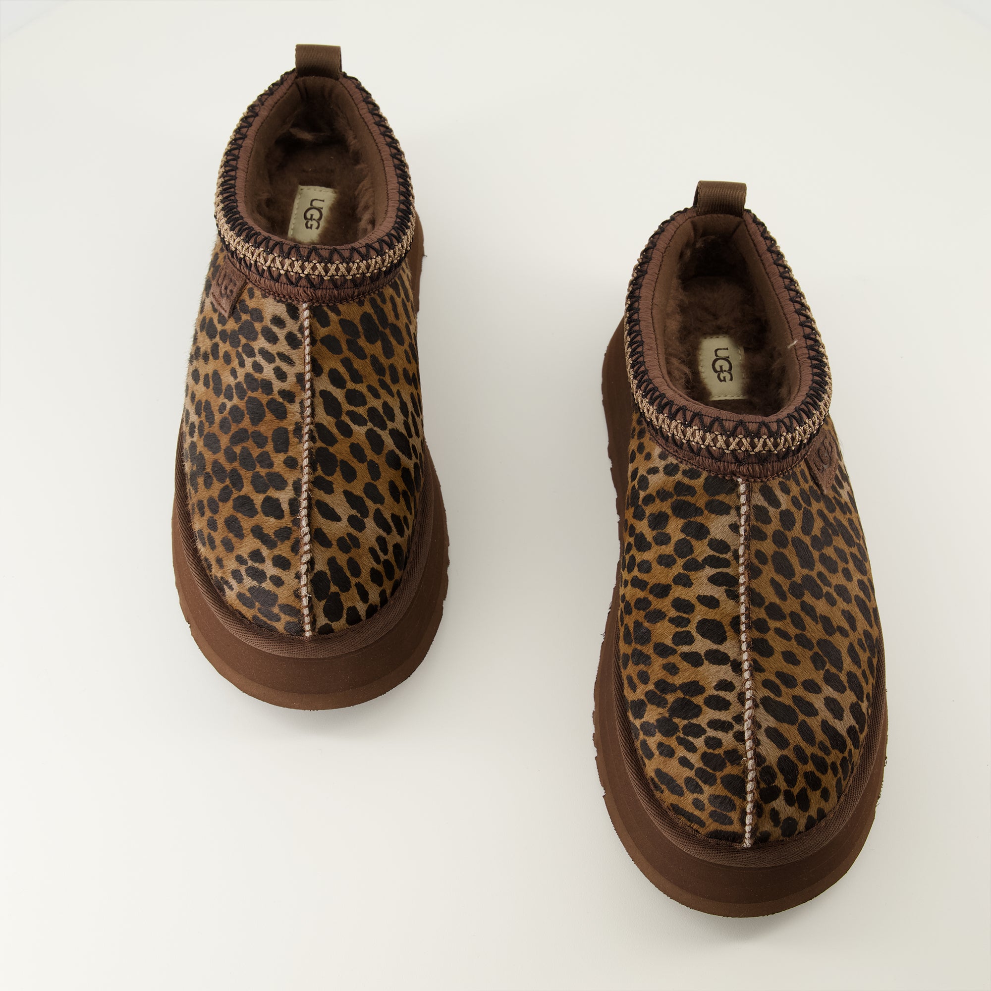 Imagen de las Mules Tazz Caspian de la marca Ugg para Mujer - Temporada Otoño-Invierno 2025 - Vista de cima do par de sapatos