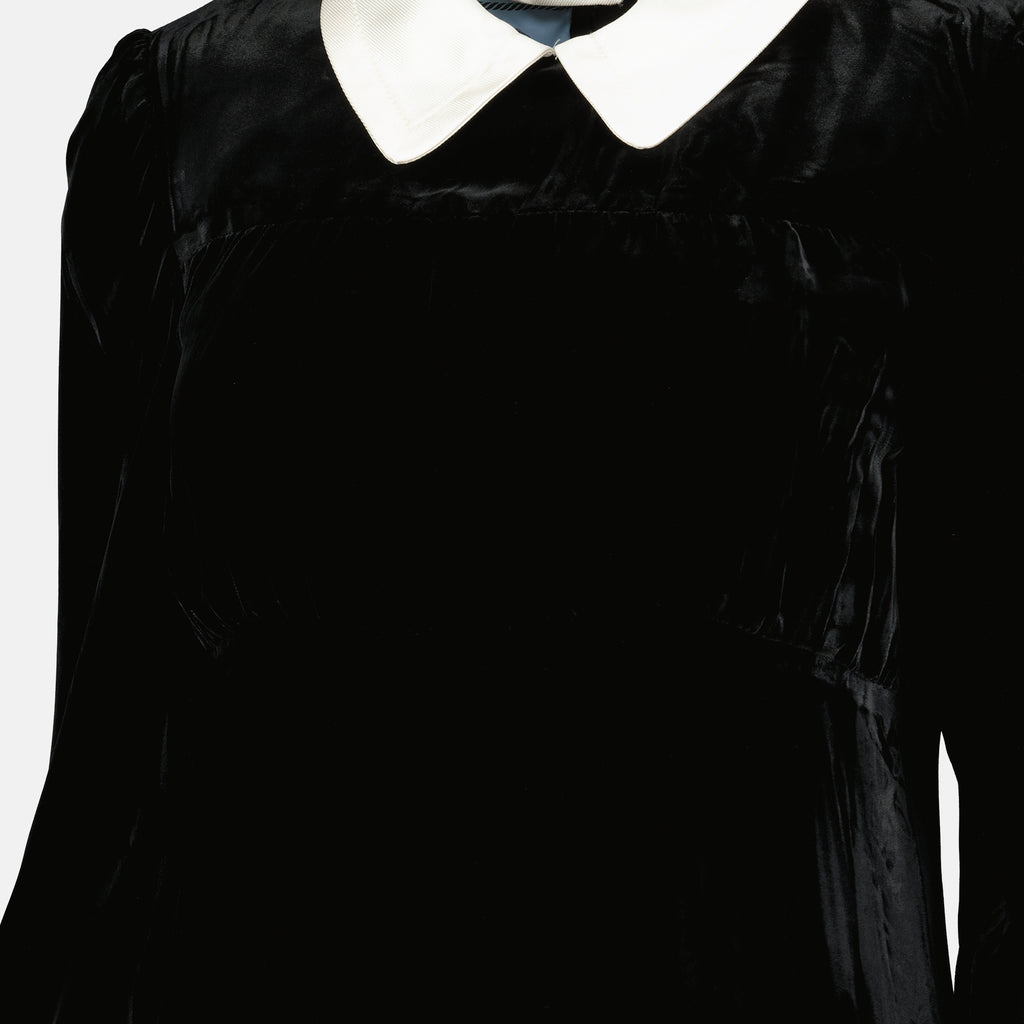 Image de l'article Robe noire en velours de la marque Prada pour Femme - Saison Printemps-Été 2026 - Vue de Dos