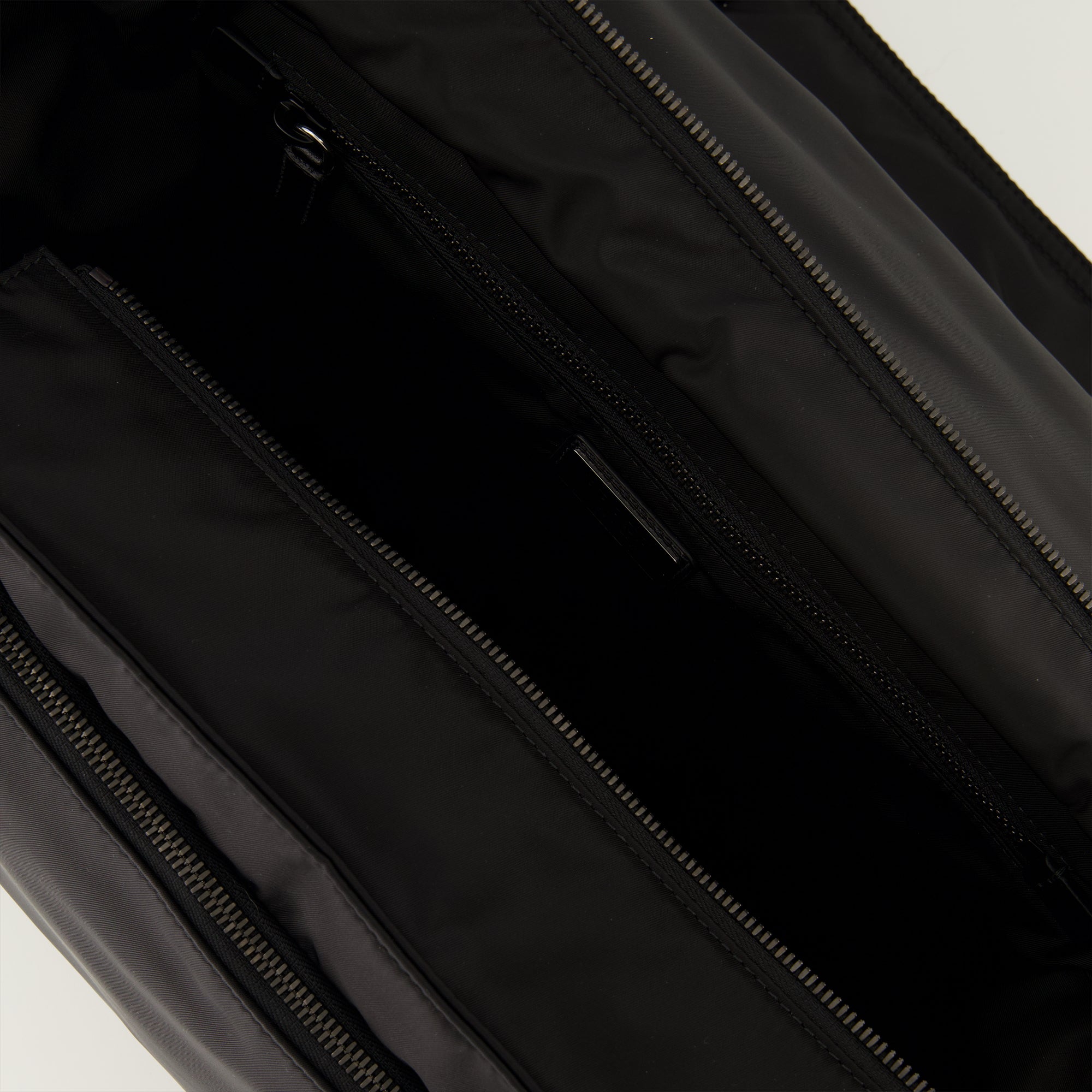 Image of the Prada Explore black bag for men - Spring-Summer 2026 - Detailed View_2