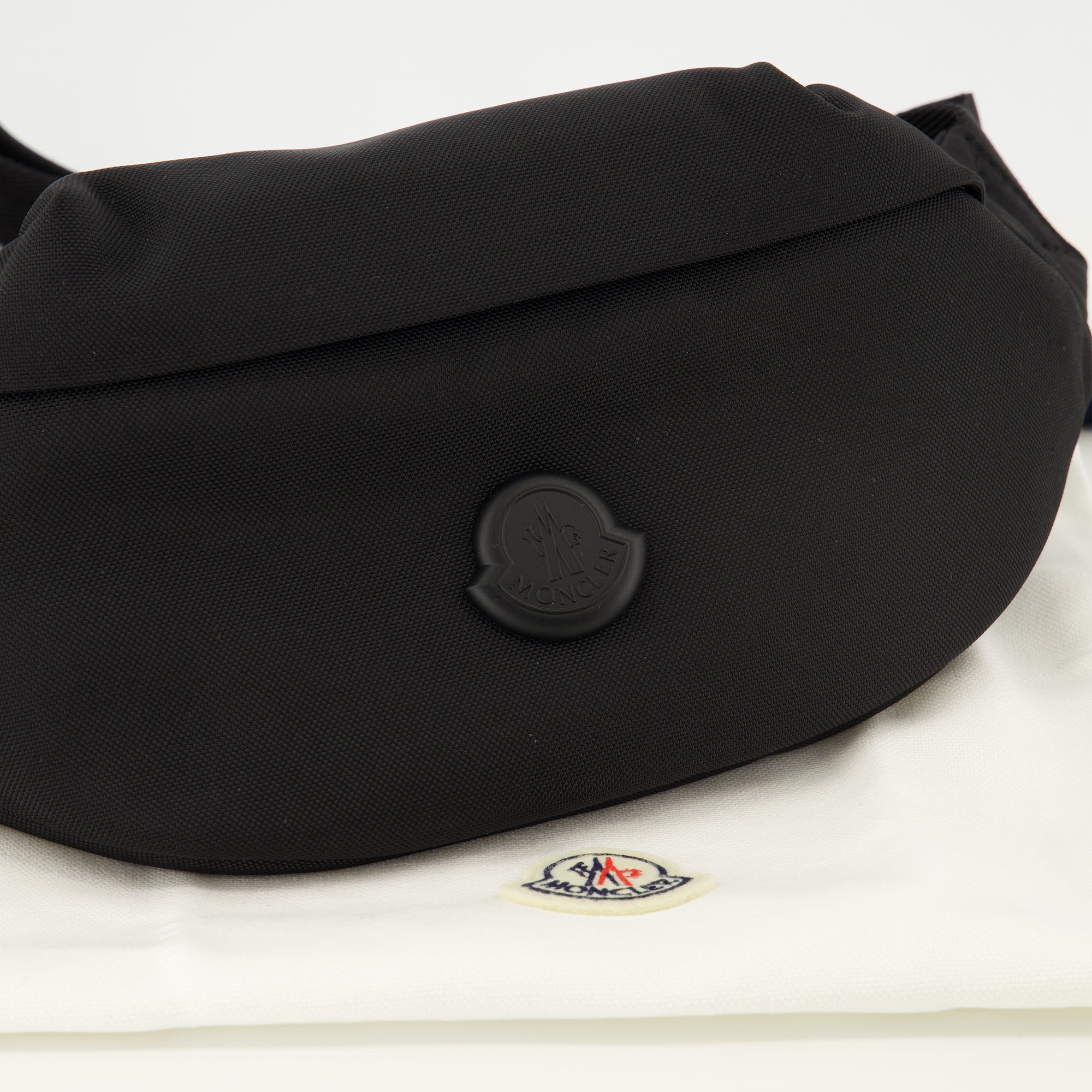 Image of the Durance black waist bag by Moncler for men - Spring-Summer 2026 - Detailed View_2