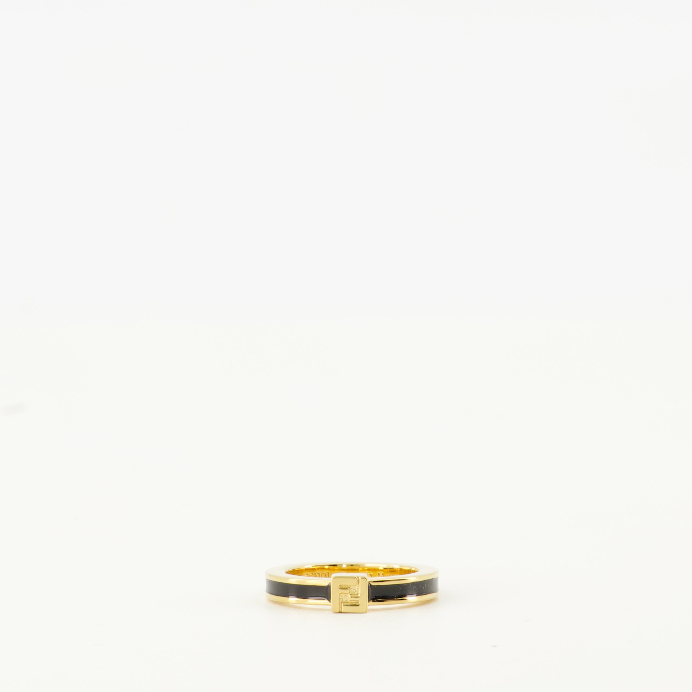 Image de l'article Bague à logo doré et noir de la marque Fendi pour Femme - Saison Printemps-Été 2026 - Vue de Face