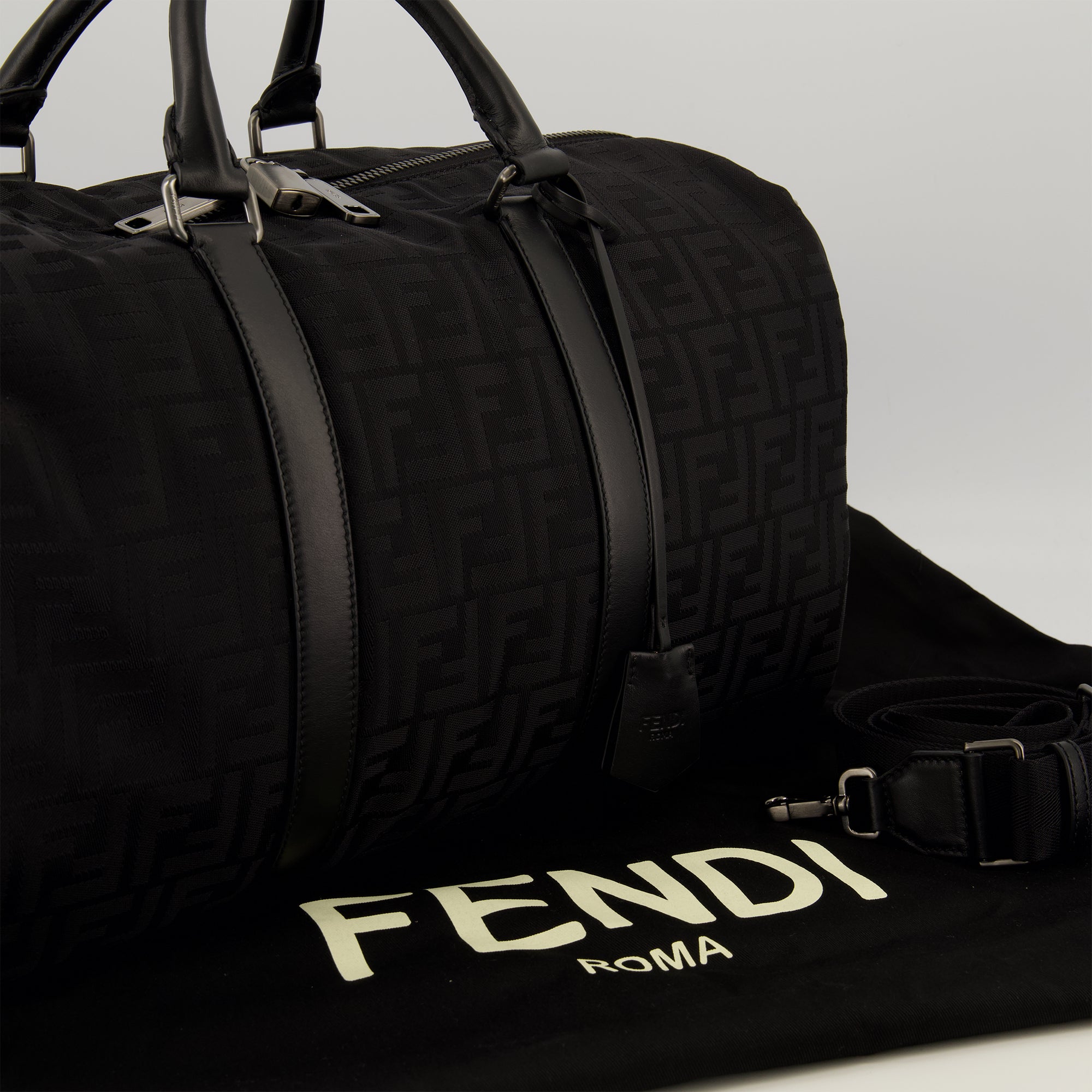 Image de l'article Sac de voyage FF noir de la marque Fendi pour Homme - Saison Printemps-Été 2026 - Vue détaillée_3