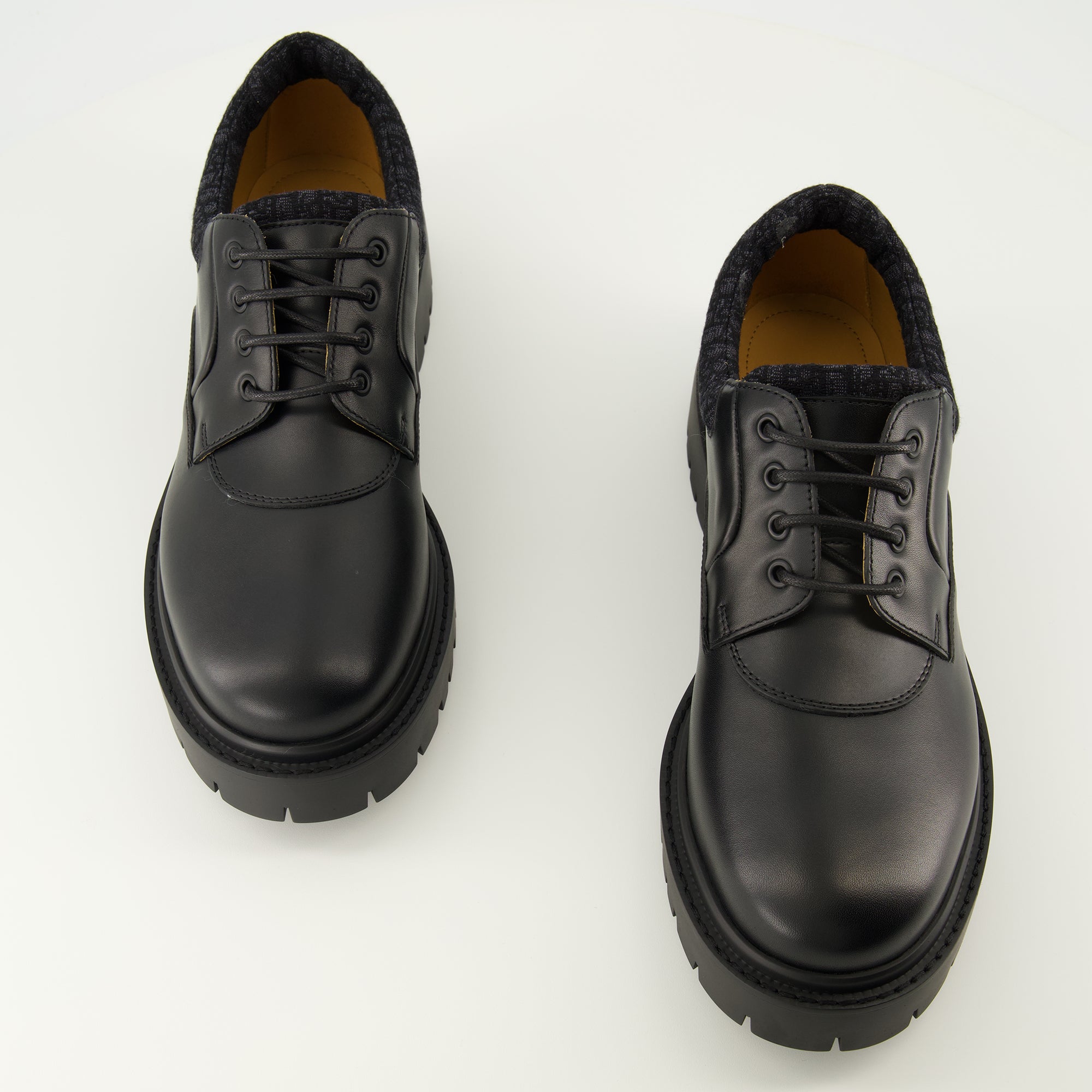 Immagine del Derby Explorer III nero di Dior per Uomo - Primavera-Estate 2026 - Vista dall'alto della coppia di scarpe