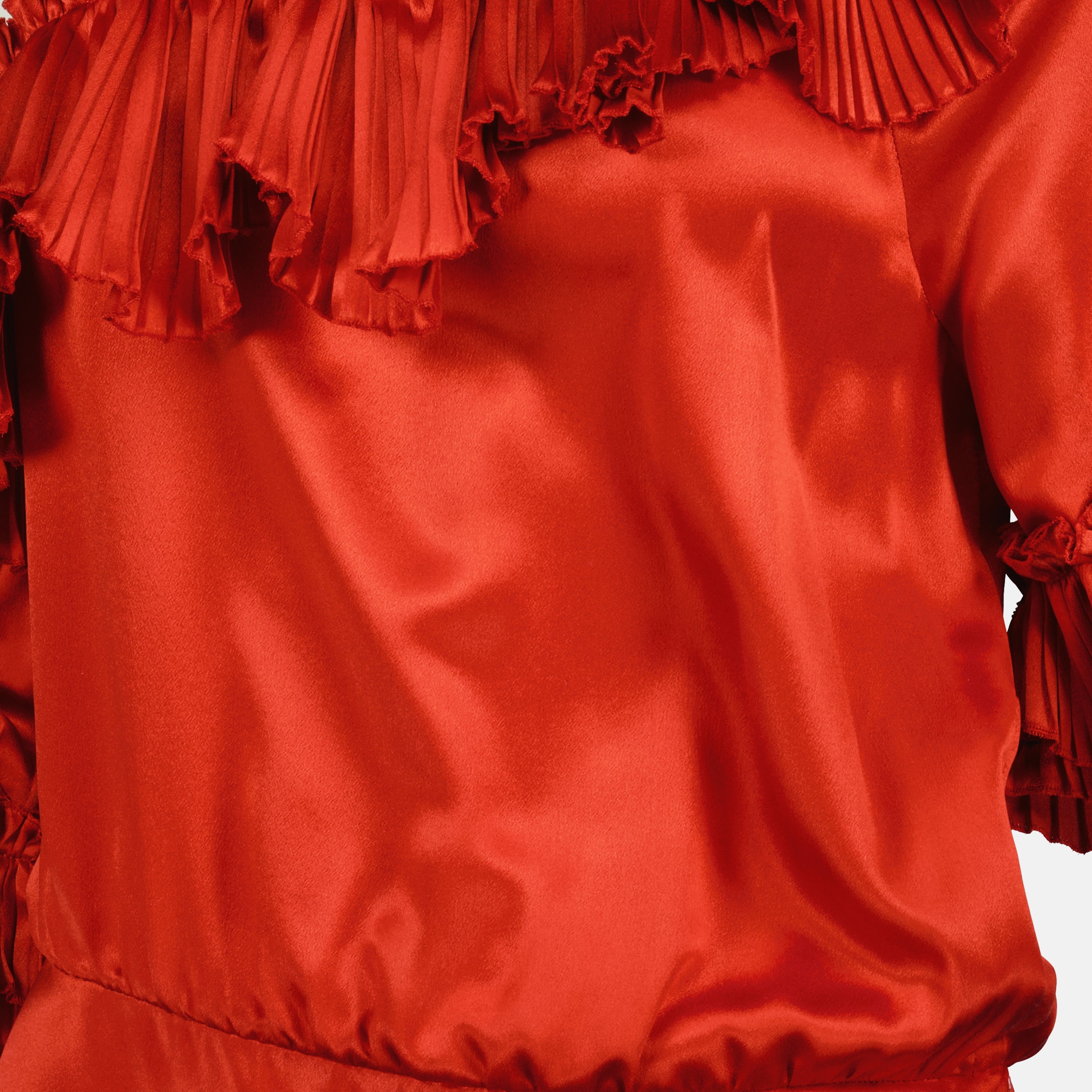 Image de l'article Robe à volants en satin rouge de la marque Saint Laurent pour Femme - Saison Printemps-Été 2026 - Vue détaillée_2