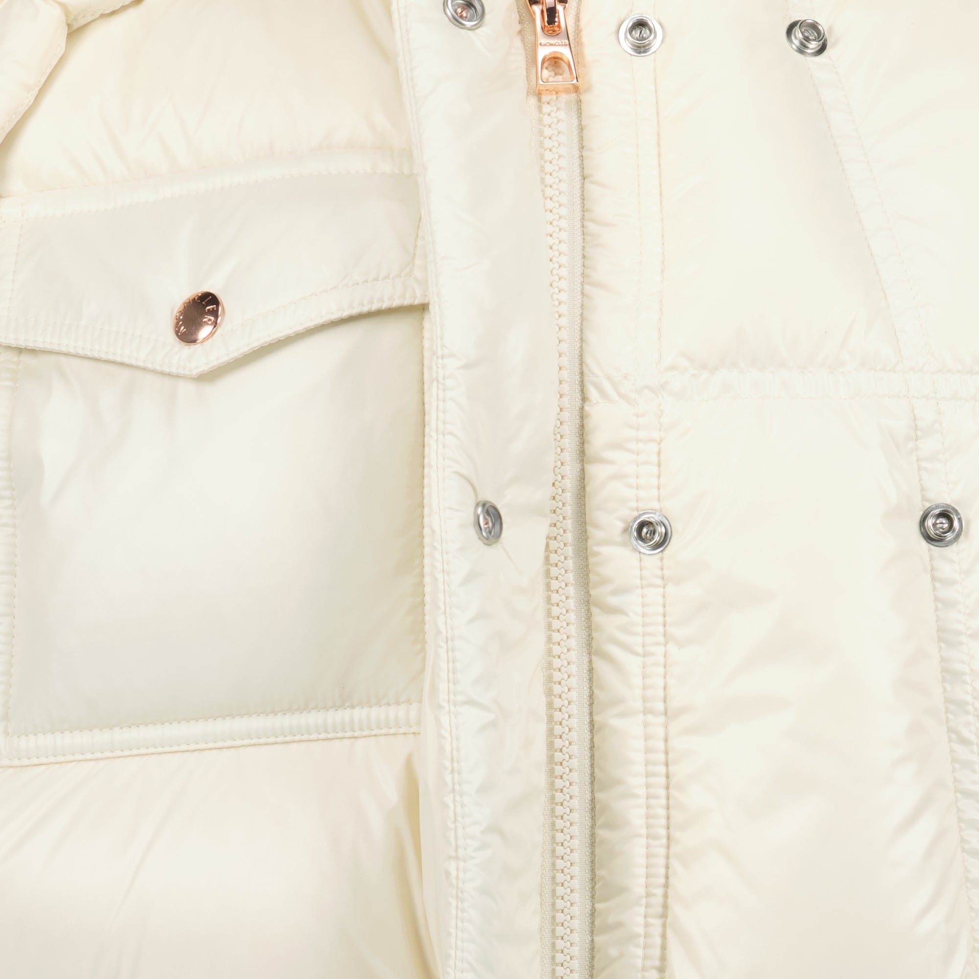 Image of the Moncler Women's Pario Sleeveless Puffer Jacket - Fall-Winter 2025 - Detailed View_2