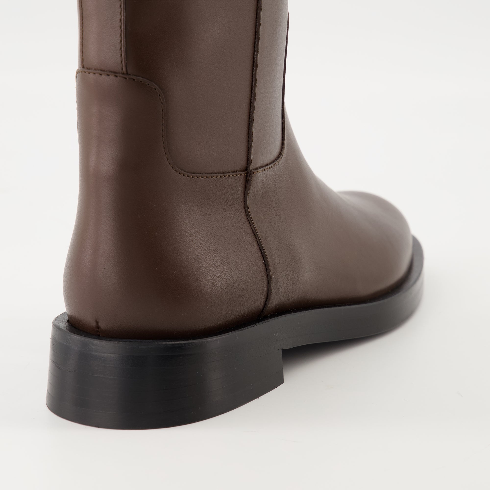 Image de l'article Bottes VLogo de la marque Valentino Garavani pour Femme - Saison Automne-Hiver 2025 - Vue arrière