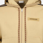 Immagine della felpa con cappuccio marrone del marchio Moncler per uomo - Collezione Primavera-Estate 2026 - Vista Dettagliata_2