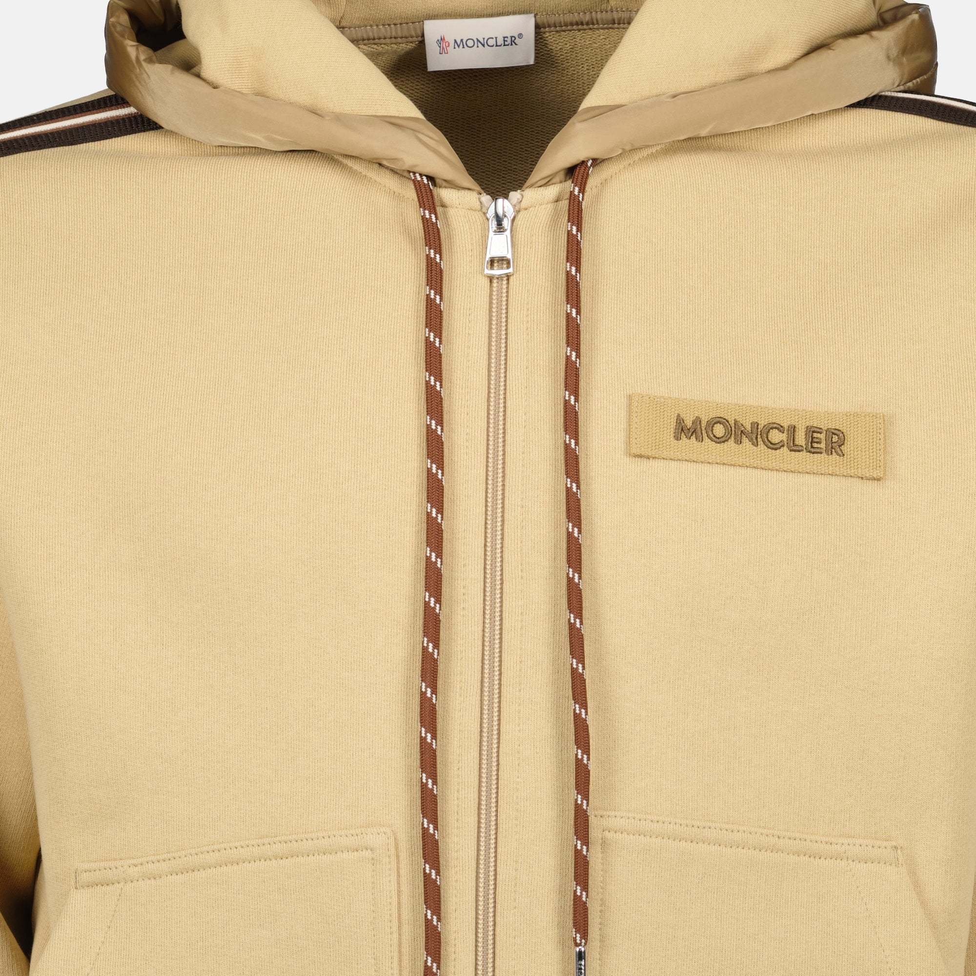 Image de l'article Sweat à capuche marron de la marque Moncler pour Homme - Saison Printemps-Été 2026 - Vue détaillée_2