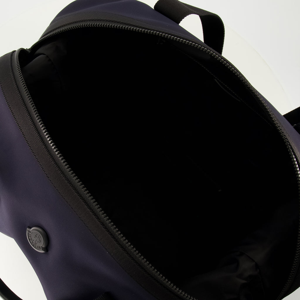 Immagine della borsa sportiva Tech blu navy di Moncler per uomo - Stagione Primavera-Estate 2026 - Vista Dettagliata 3