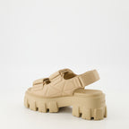 Chaussures ouvertes Sandales en cuir matelassé Prada Beige Femme