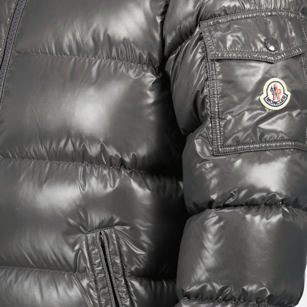 Image de l'article Doudoune Maya grise de la marque Moncler pour Homme - Saison Automne-Hiver 2025 - Vue détaillée_1