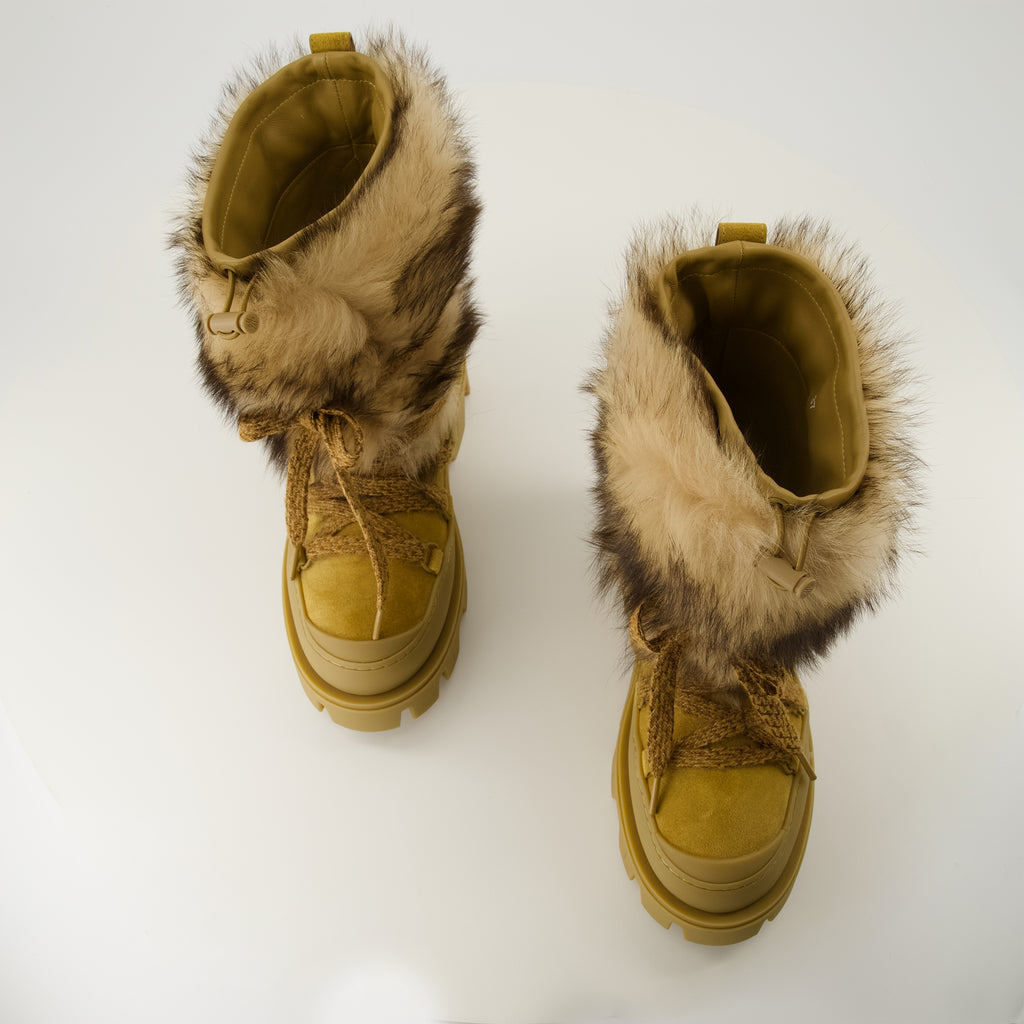 Image de l'article Bottes Peak de la marque Moncler pour Femme - Saison Automne-Hiver 2025 - Vue de dessus paire de chaussure