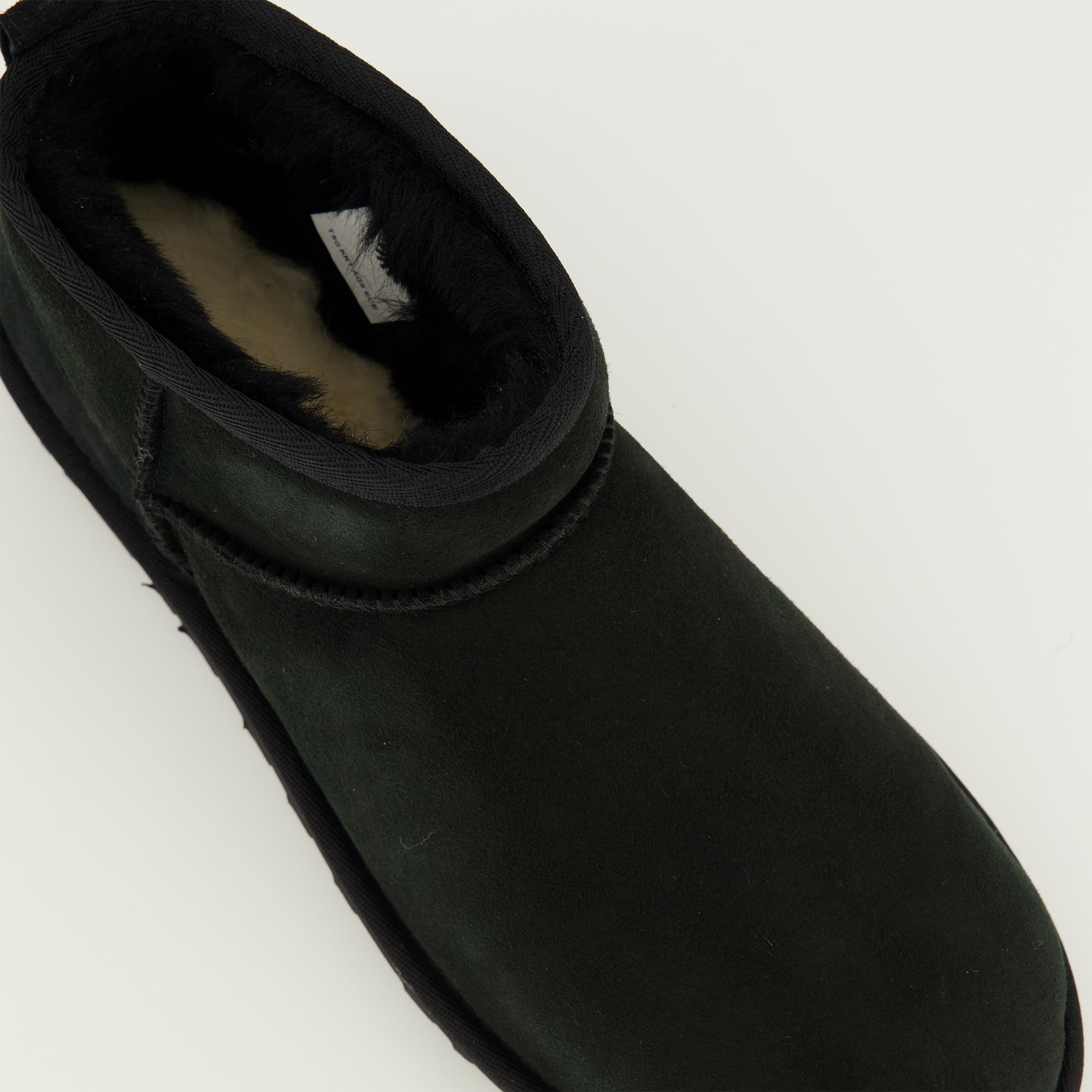 Image de l'article Bottines Classic Ultra Mini II noir de la marque Ugg pour Homme - Saison Printemps-Été 2026 - Vue détaillée de haut