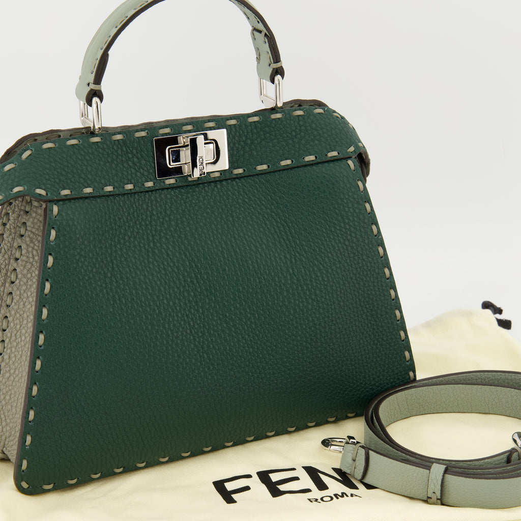 Imagen del bolso PeekabooISeeU pequeño verde oscuro de Fendi para Mujer - Temporada Otoño-Invierno 2025 - Vista Detallada_2