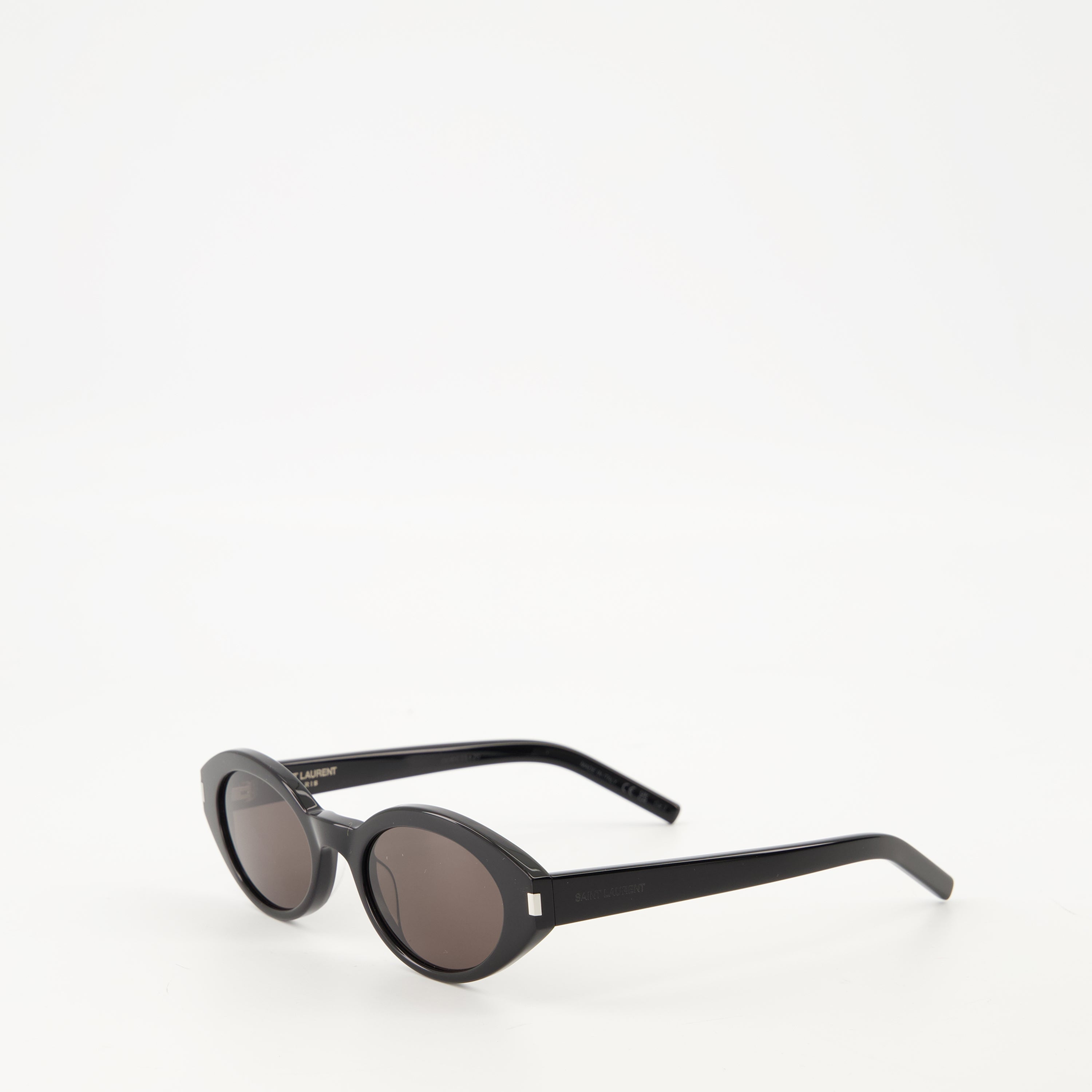 Bild der Sonnenbrille SL 567 der Marke Saint Laurent für Unisex - Herbst-Winter-Saison 2025 - Rückansicht