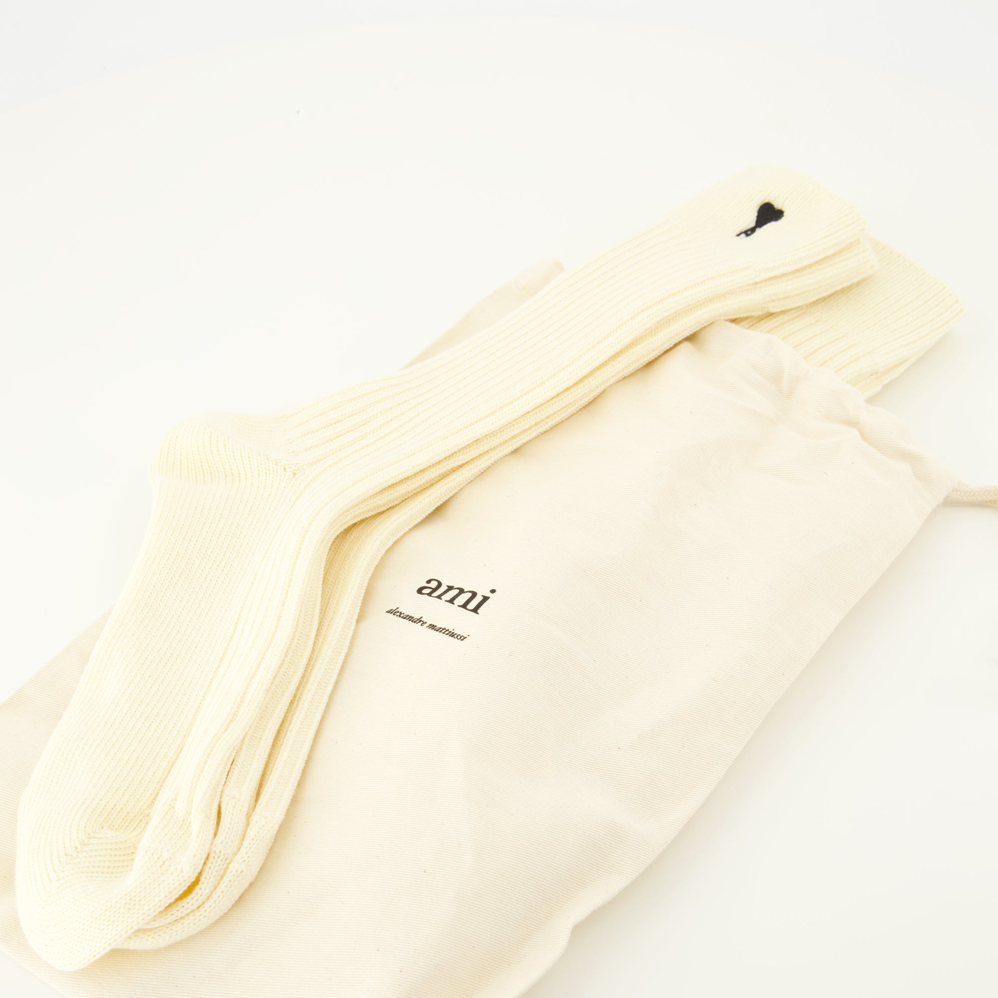 Image of the Ami de Coeur sock set from the brand Ami PARIS for Unisex - Autumn-Winter 2025 - Detailed View_2