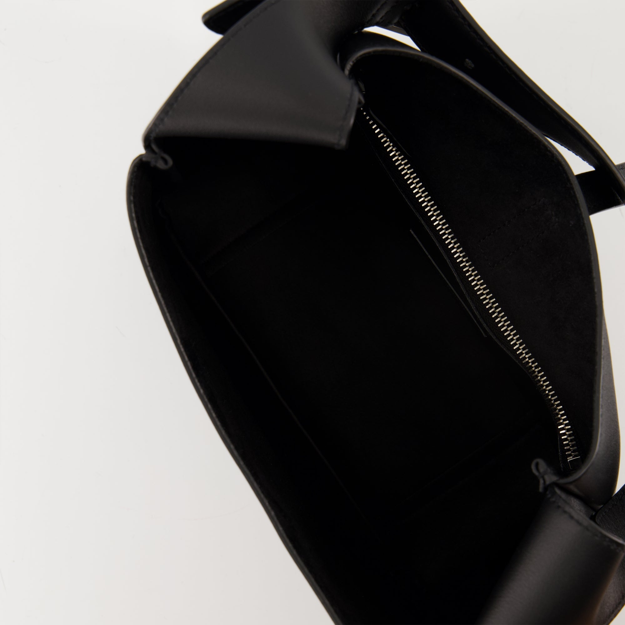 Image de l'article Sac le 5 à 7 small de la marque Saint Laurent pour Femme - Saison Automne-Hiver 2025 - Vue détaillée_3